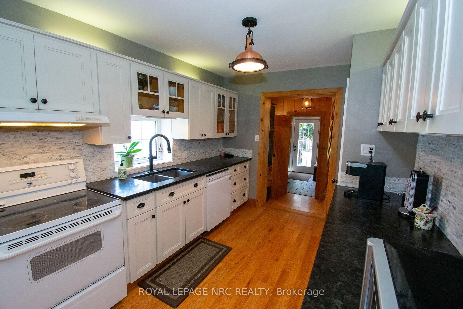 Photo 7 of 36 Maplewood Drive, St. Catharines, Vine/Linwell — HOMEH