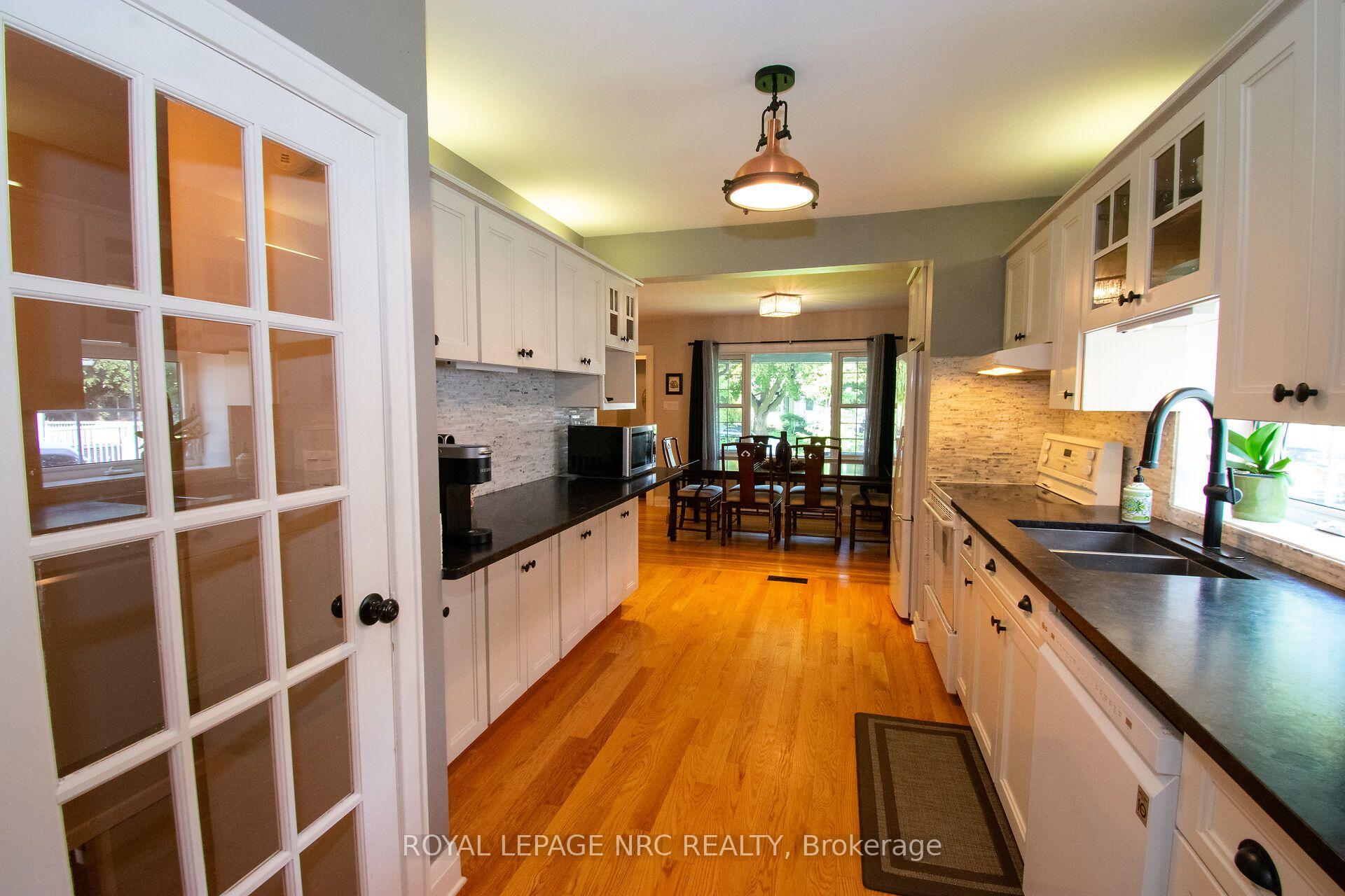 Photo 8 of 36 Maplewood Drive, St. Catharines, Vine/Linwell — HOMEH