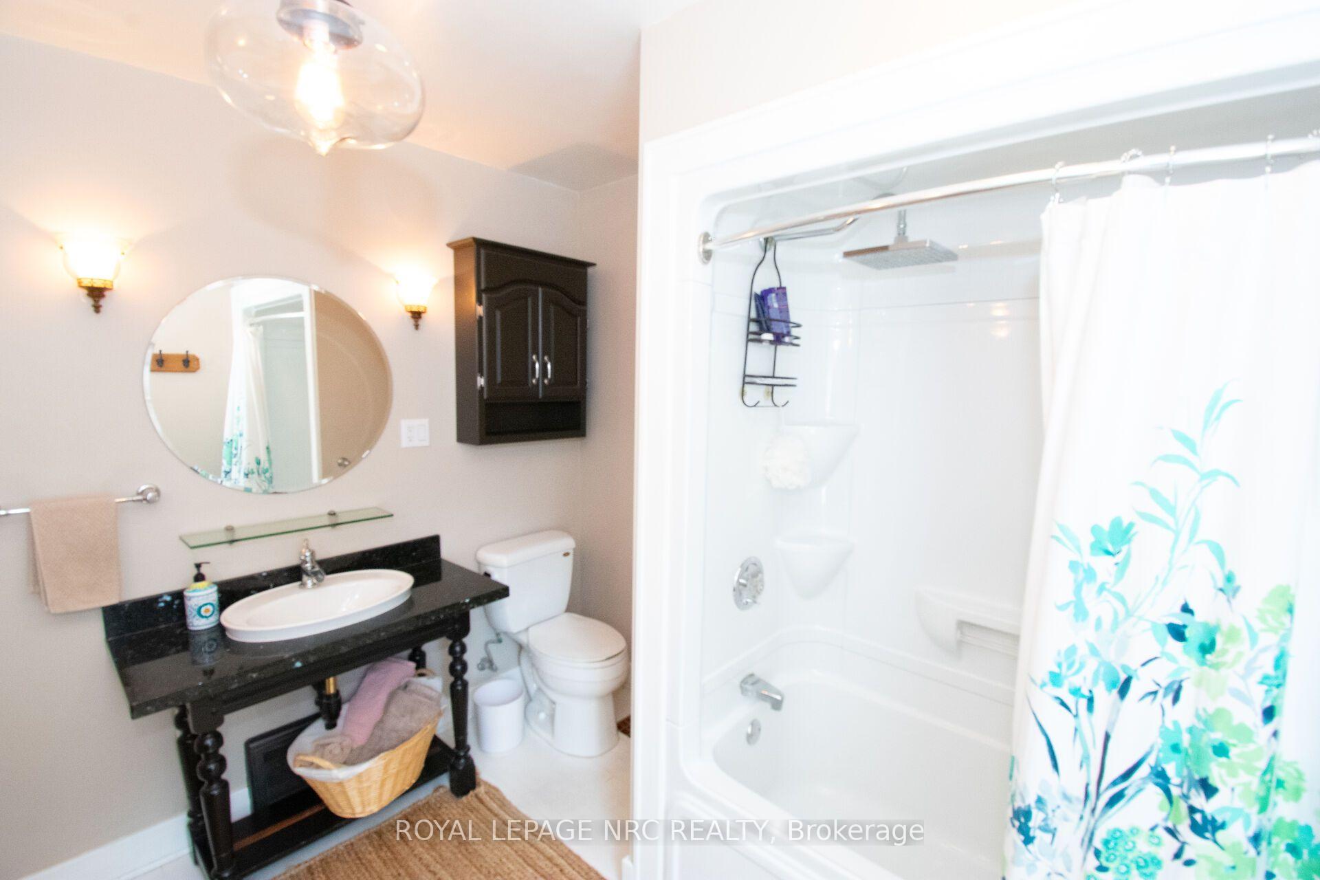 Photo 15 of 36 Maplewood Drive, St. Catharines, Vine/Linwell — HOMEH