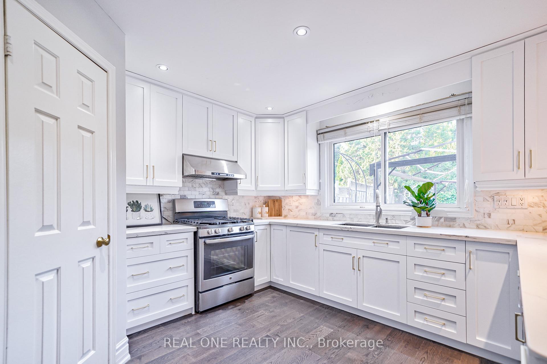 Photo 19 of 1321 Monks Passage, Oakville, Glen Abbey — HOMEH