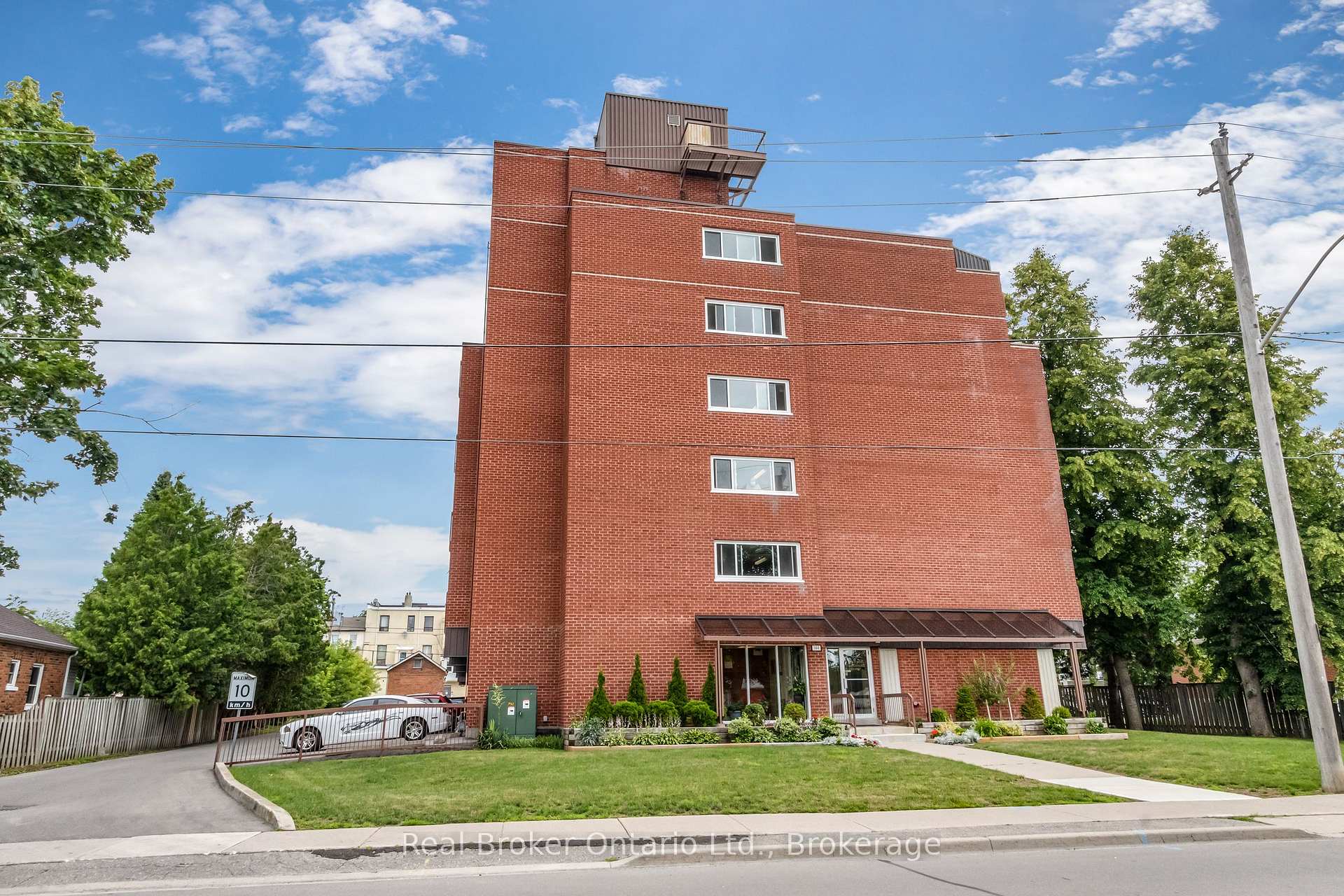Photo 2 of Unit 504, 144 Queen Street, Clarington, Bowmanville — HOMEH
