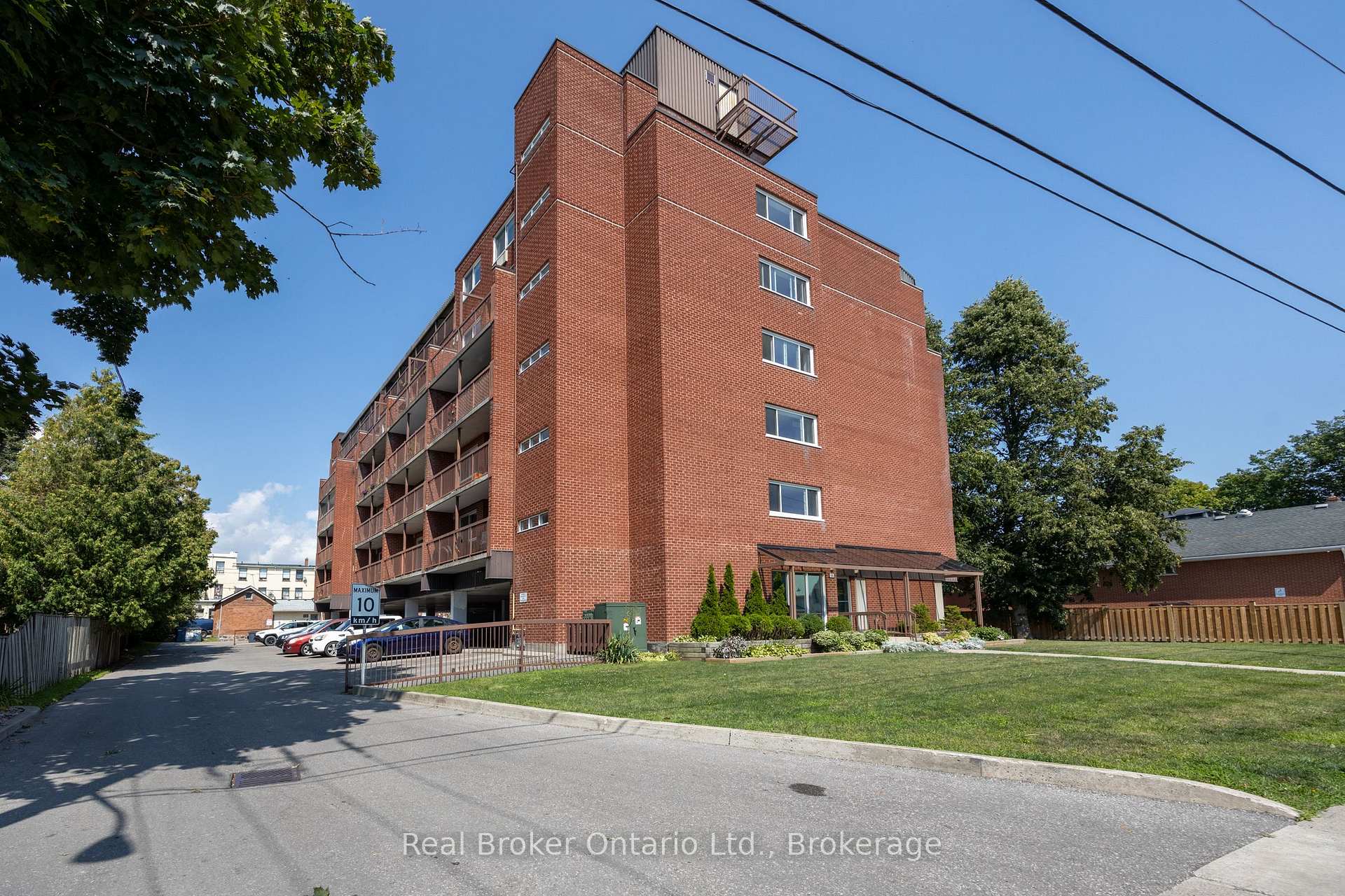 Photo 3 of Unit 504, 144 Queen Street, Clarington, Bowmanville — HOMEH