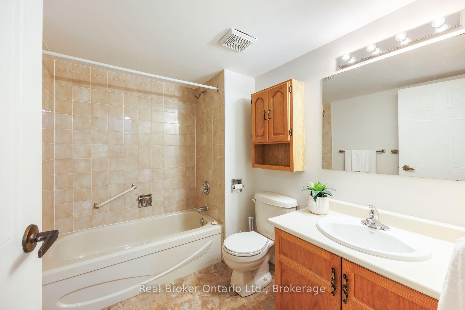 Photo 13 of Unit 504, 144 Queen Street, Clarington, Bowmanville — HOMEH