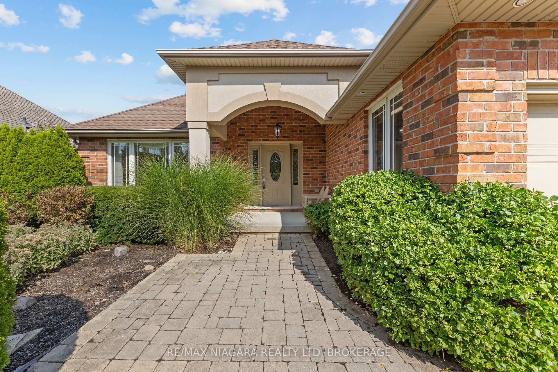 Photo 2 of 16 Cherry Ridge Boulevard, Pelham, Fenwick — HOMEH