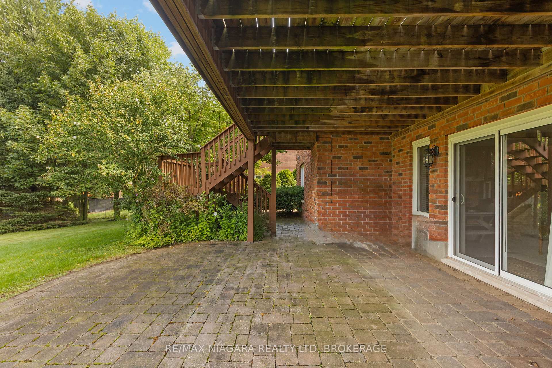 Photo 4 of 16 Cherry Ridge Boulevard, Pelham, Fenwick — HOMEH