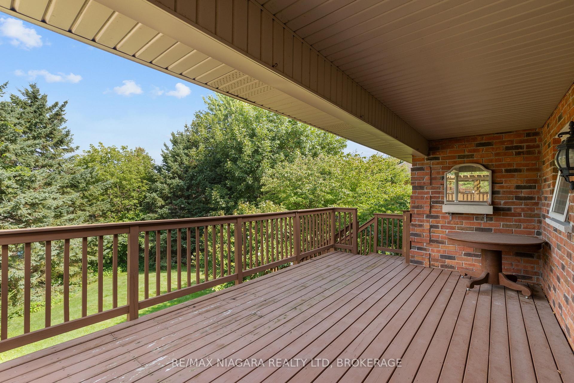 Photo 6 of 16 Cherry Ridge Boulevard, Pelham, Fenwick — HOMEH