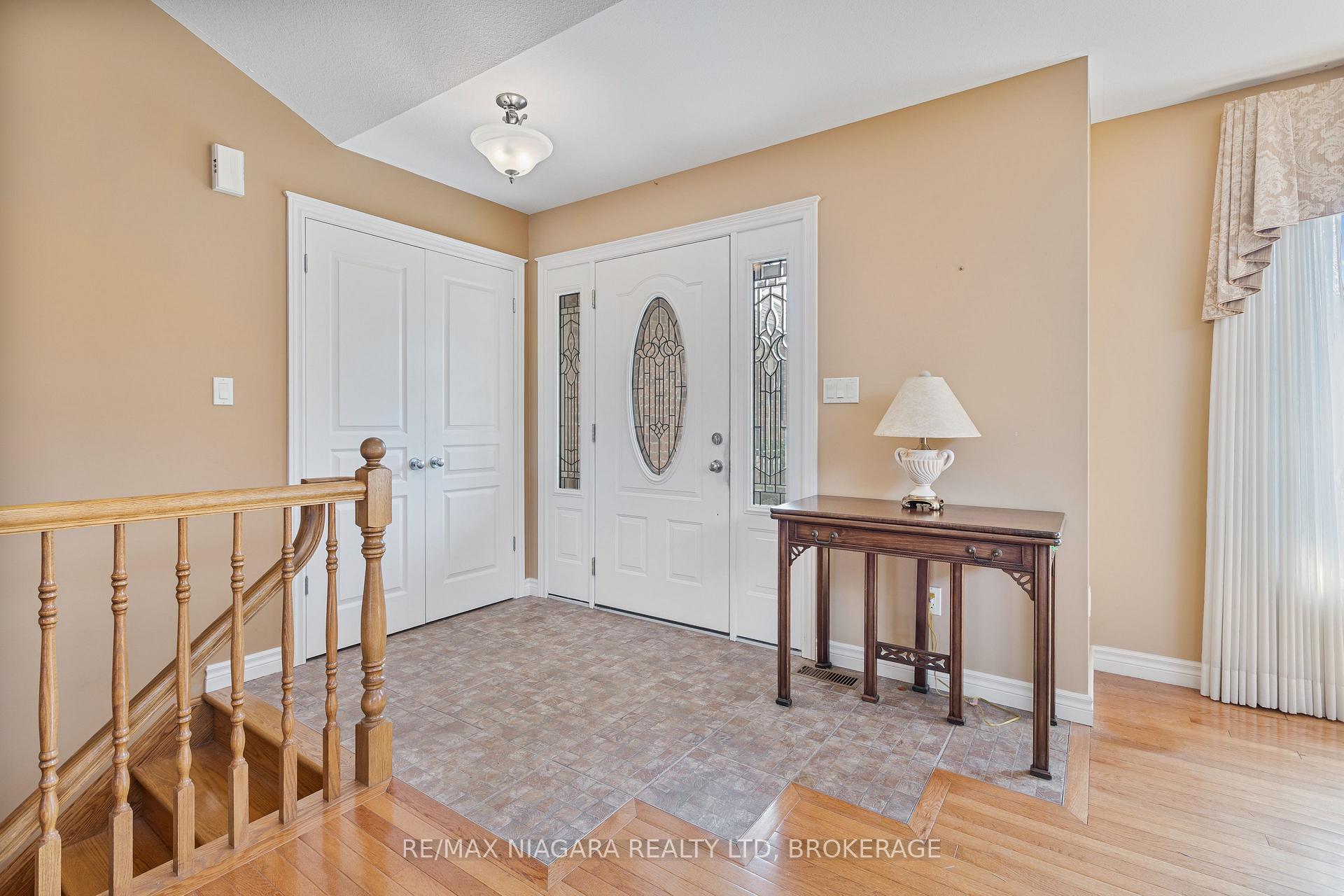 Photo 10 of 16 Cherry Ridge Boulevard, Pelham, Fenwick — HOMEH