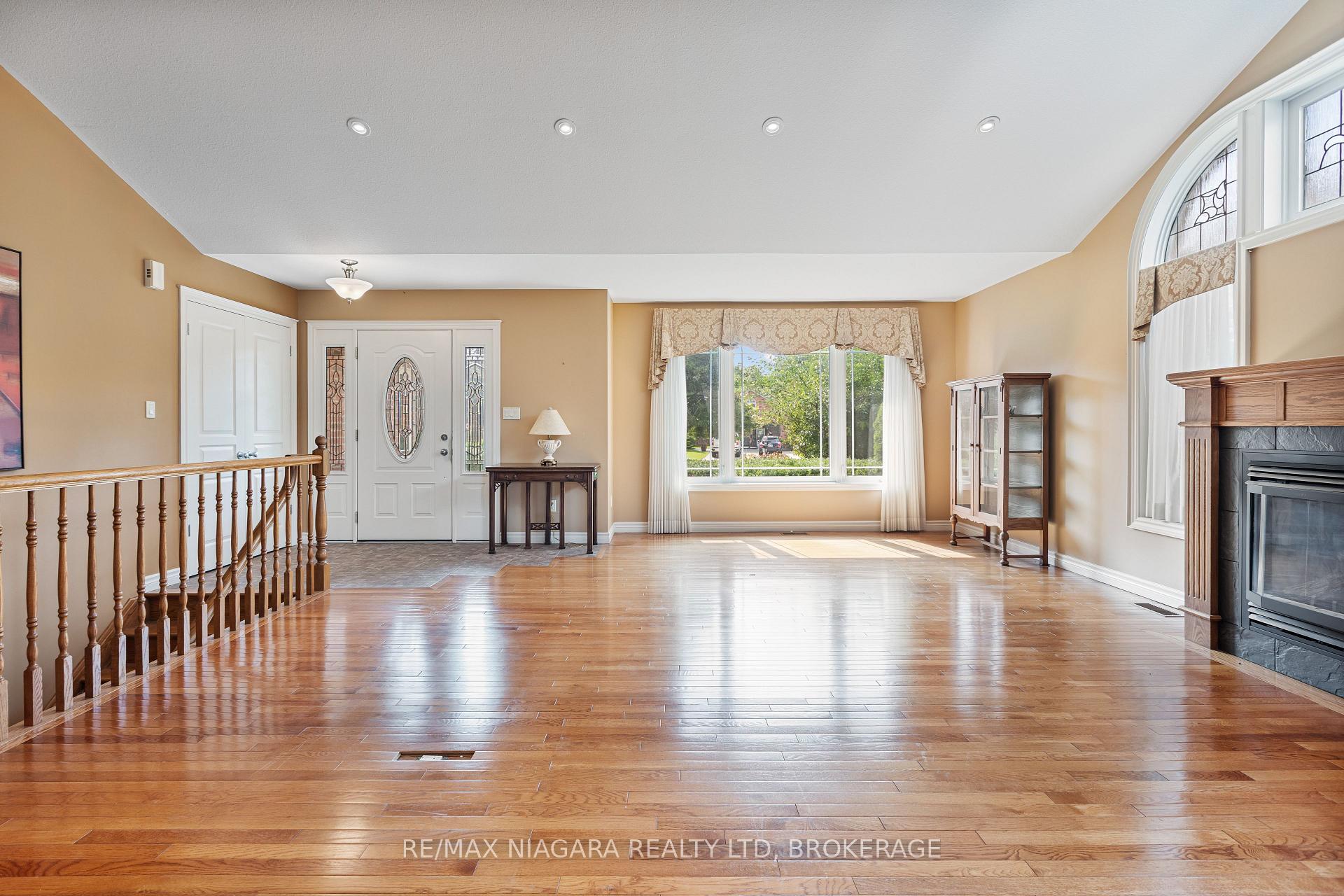 Photo 12 of 16 Cherry Ridge Boulevard, Pelham, Fenwick — HOMEH