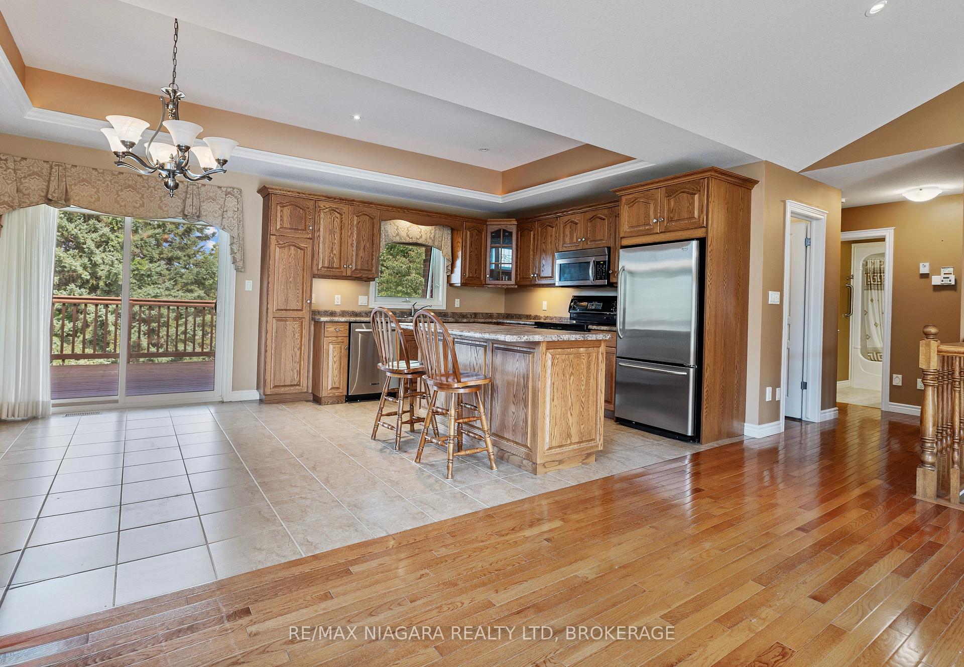 Photo 13 of 16 Cherry Ridge Boulevard, Pelham, Fenwick — HOMEH