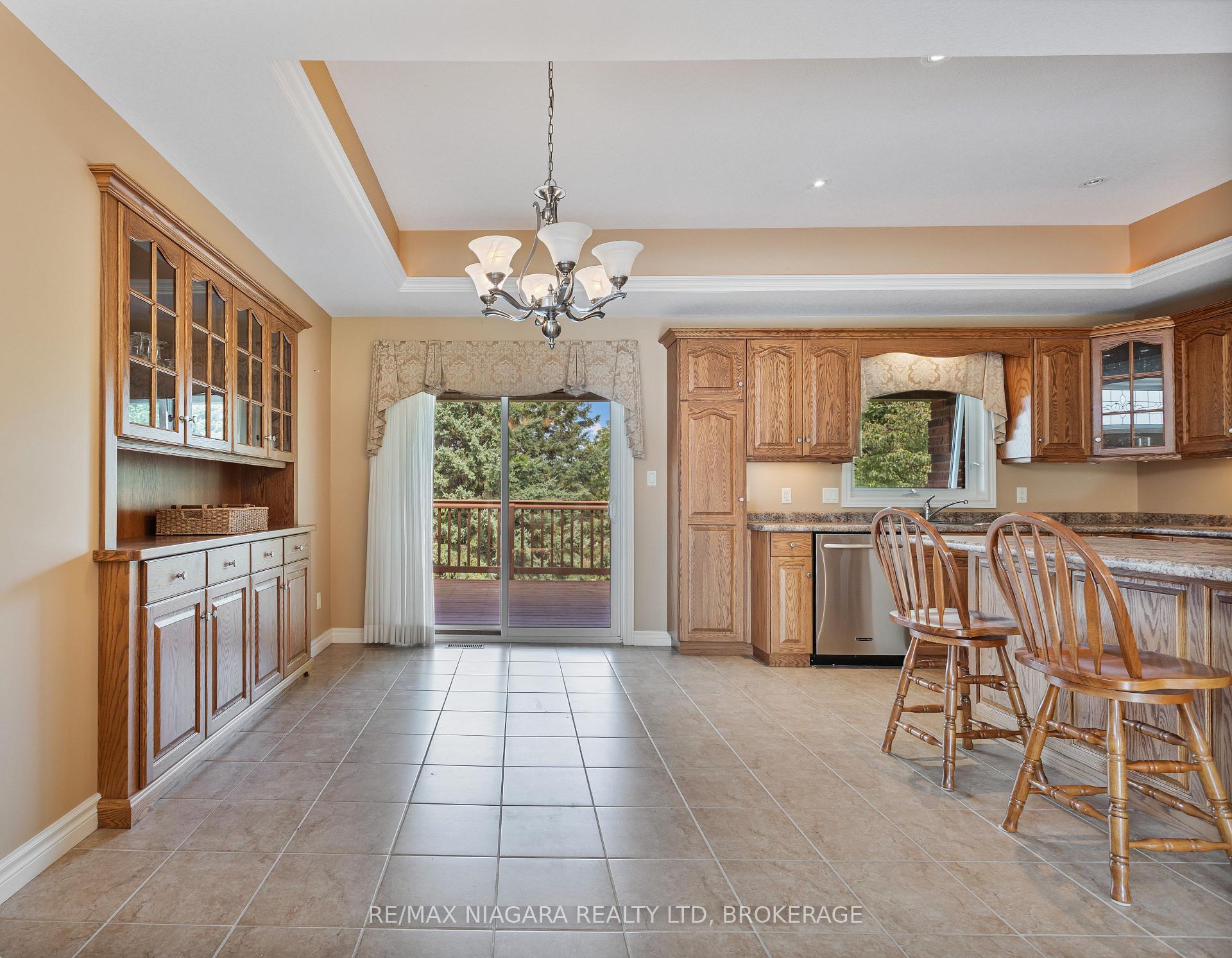 Photo 14 of 16 Cherry Ridge Boulevard, Pelham, Fenwick — HOMEH