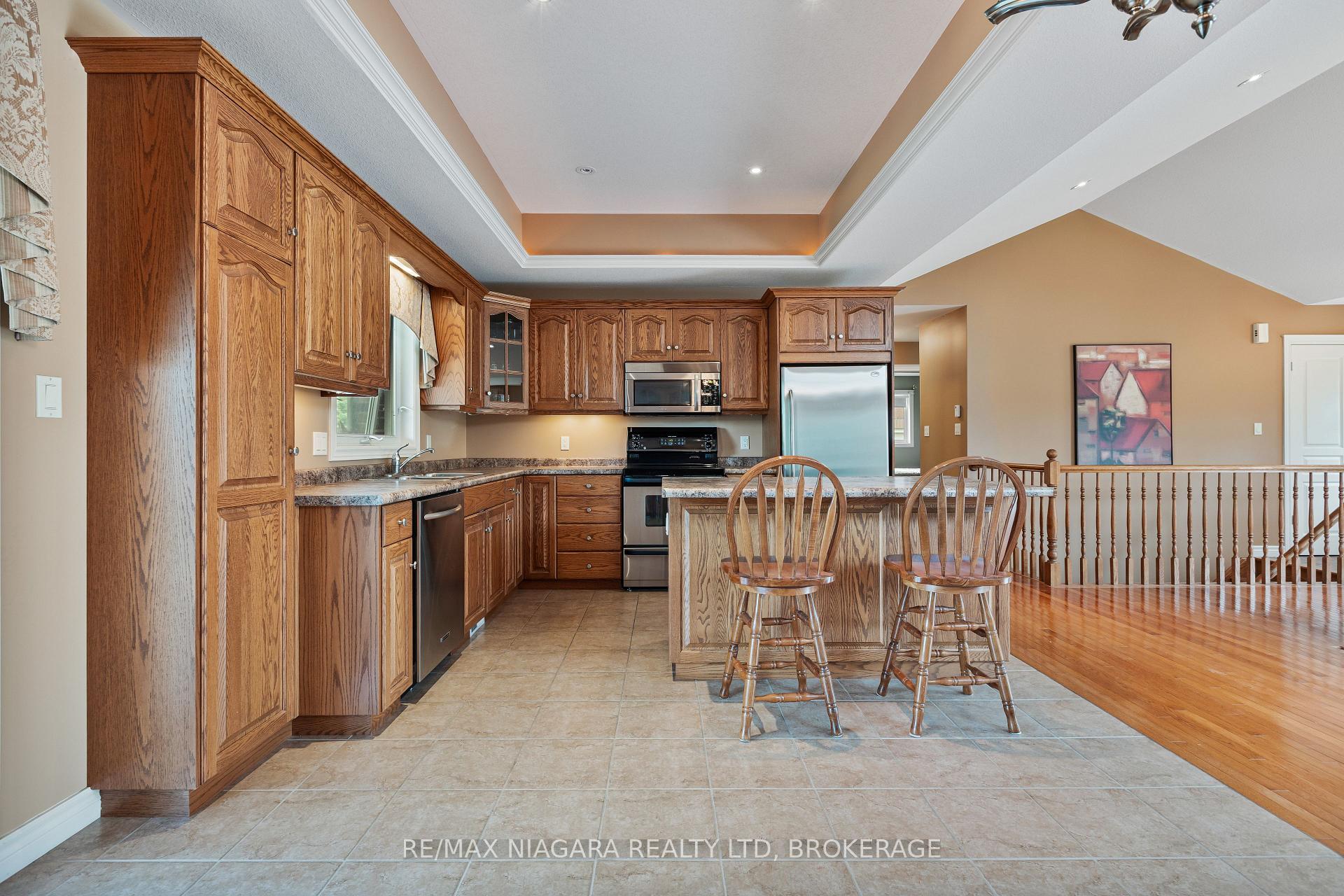 Photo 15 of 16 Cherry Ridge Boulevard, Pelham, Fenwick — HOMEH