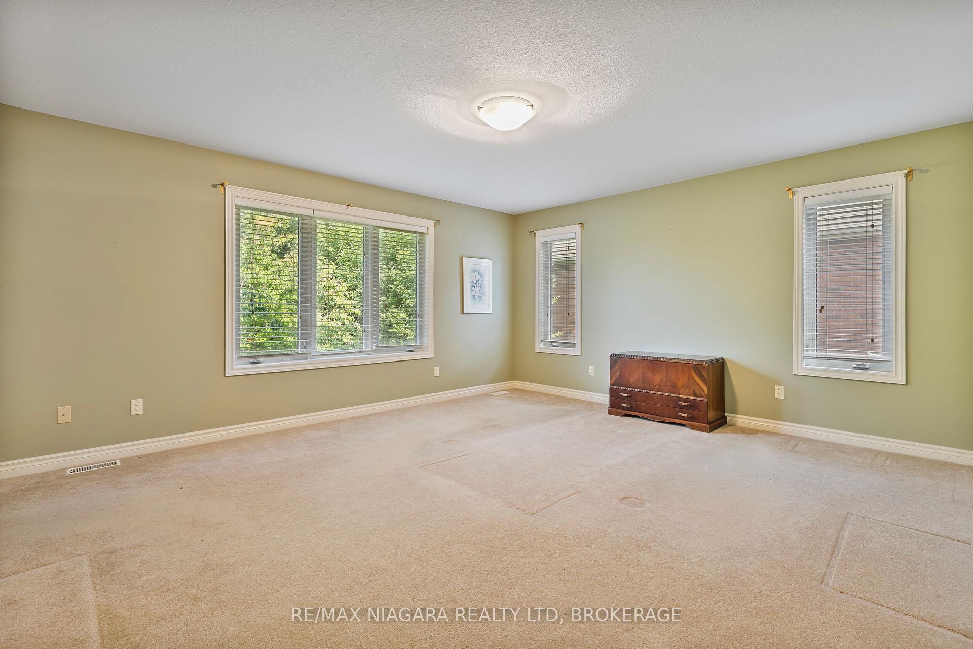 Photo 16 of 16 Cherry Ridge Boulevard, Pelham, Fenwick — HOMEH