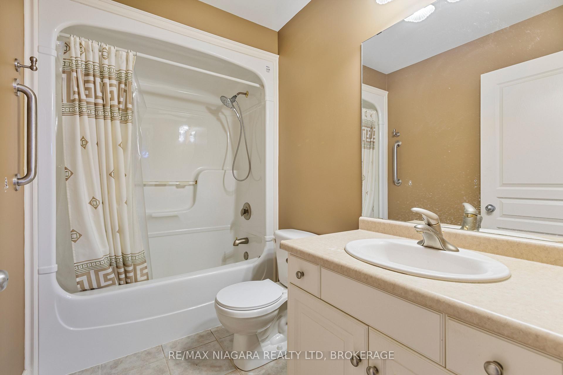 Photo 19 of 16 Cherry Ridge Boulevard, Pelham, Fenwick — HOMEH