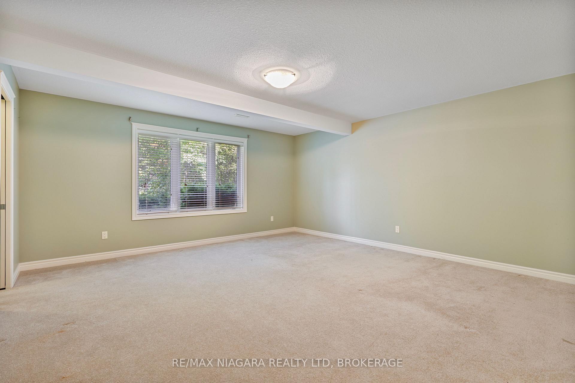 Photo 27 of 16 Cherry Ridge Boulevard, Pelham, Fenwick — HOMEH
