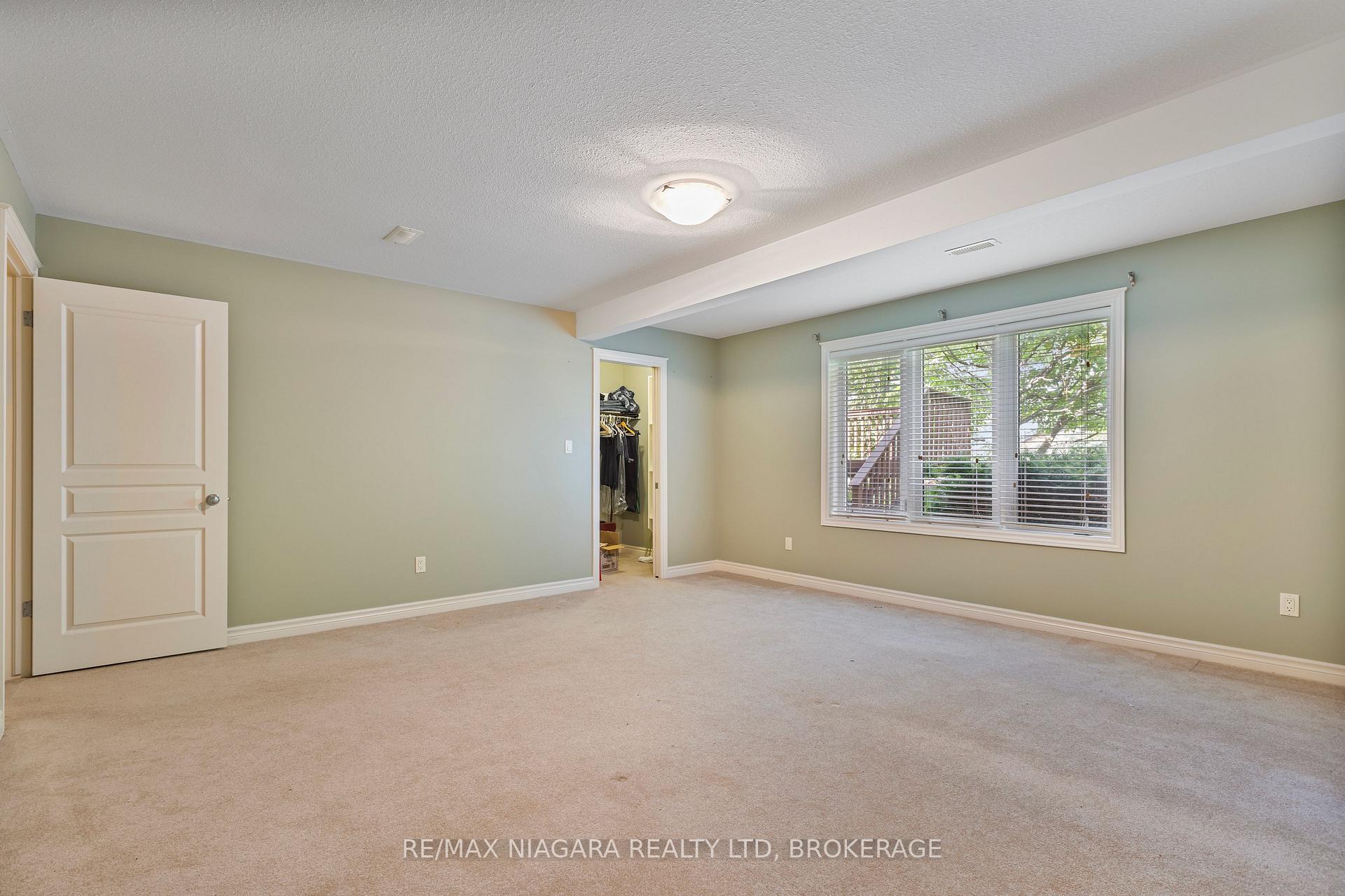 Photo 28 of 16 Cherry Ridge Boulevard, Pelham, Fenwick — HOMEH