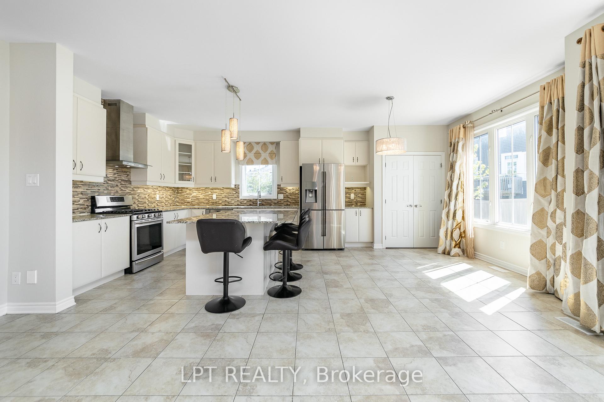 Photo 13 of 67 Bristling Crescent, Ottawa, Barrhaven - Half Moon Bay — HOMEH