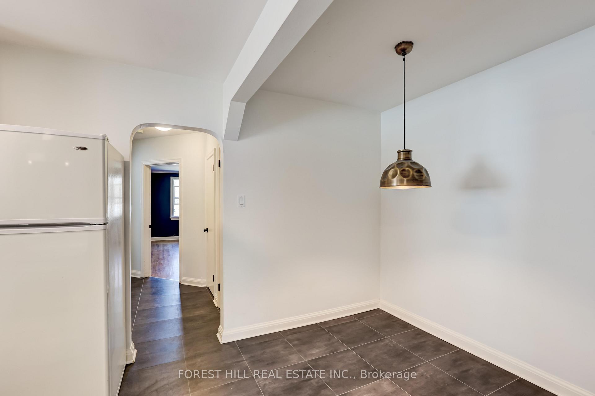 Photo 10 of Unit 4, 345 Walmer Road, Toronto, Casa Loma — HOMEH