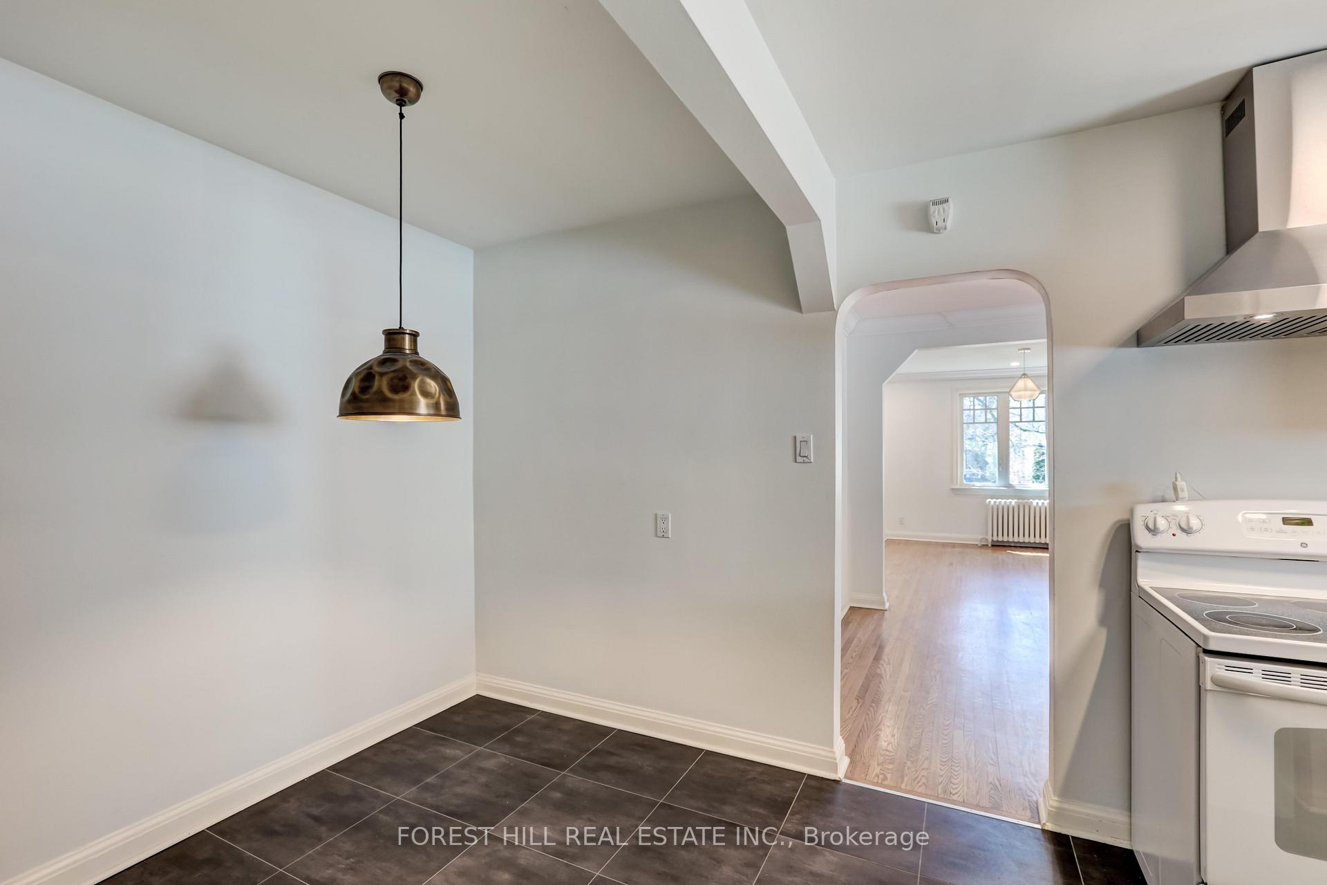 Photo 11 of Unit 4, 345 Walmer Road, Toronto, Casa Loma — HOMEH