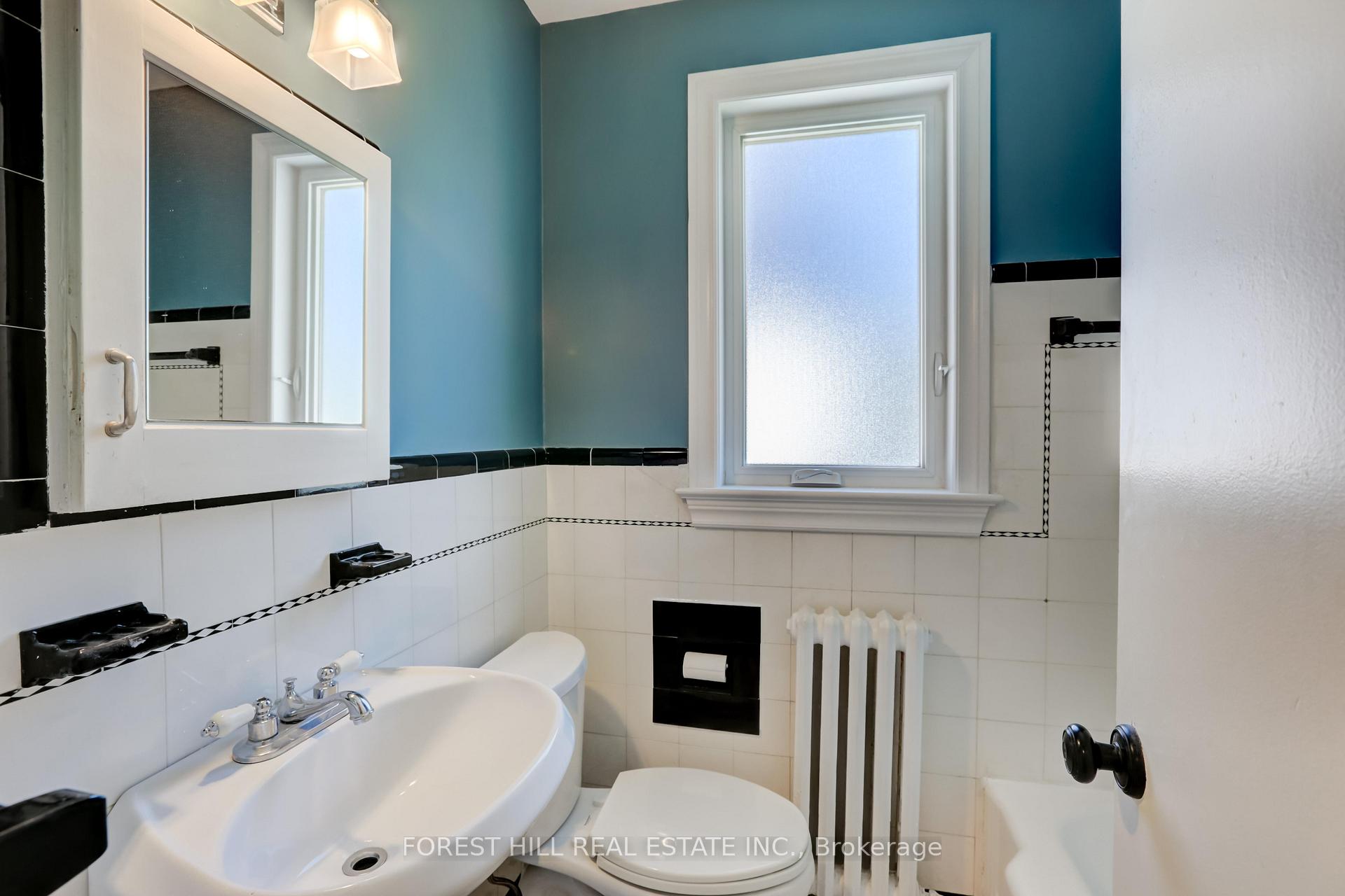 Photo 15 of Unit 4, 345 Walmer Road, Toronto, Casa Loma — HOMEH