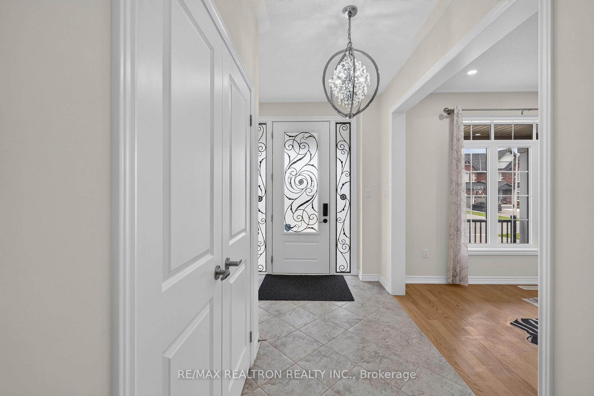 Photo 5 of 91 Hennessey Crescent, Kawartha Lakes, Lindsay — HOMEH