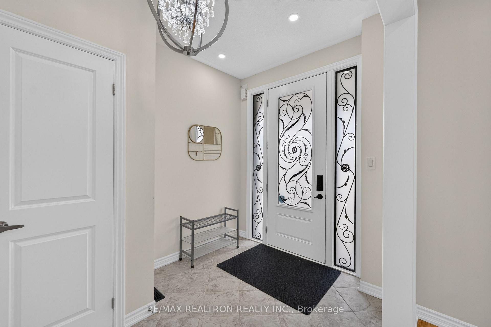 Photo 6 of 91 Hennessey Crescent, Kawartha Lakes, Lindsay — HOMEH