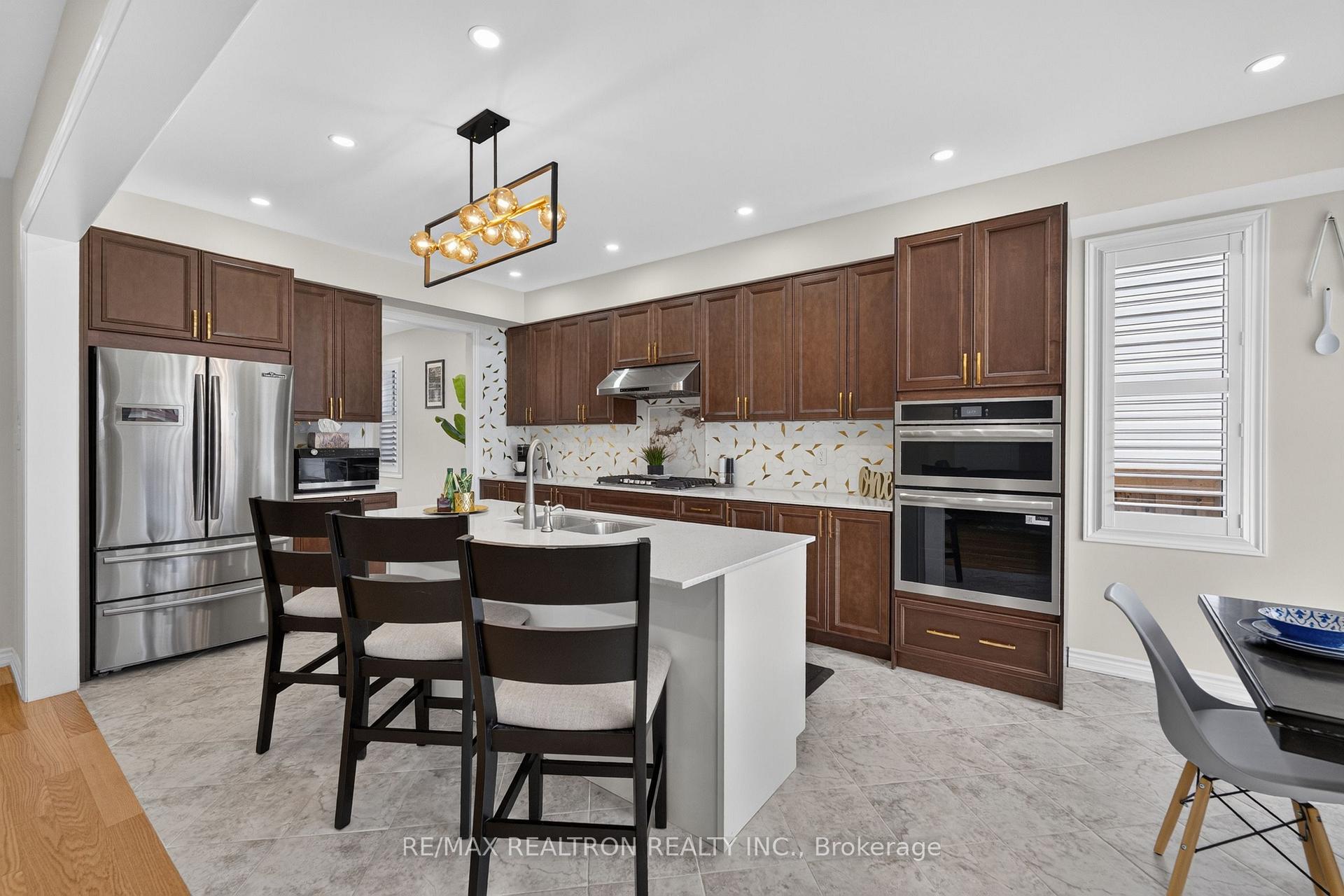 Photo 15 of 91 Hennessey Crescent, Kawartha Lakes, Lindsay — HOMEH