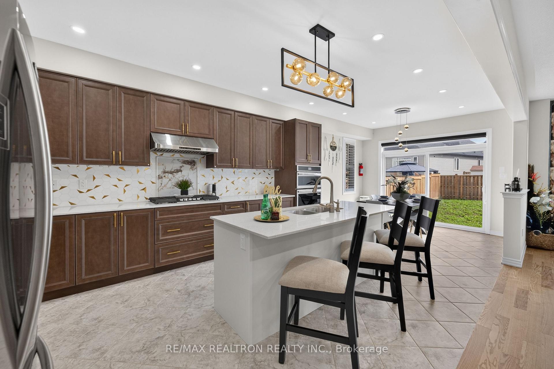 Photo 17 of 91 Hennessey Crescent, Kawartha Lakes, Lindsay — HOMEH