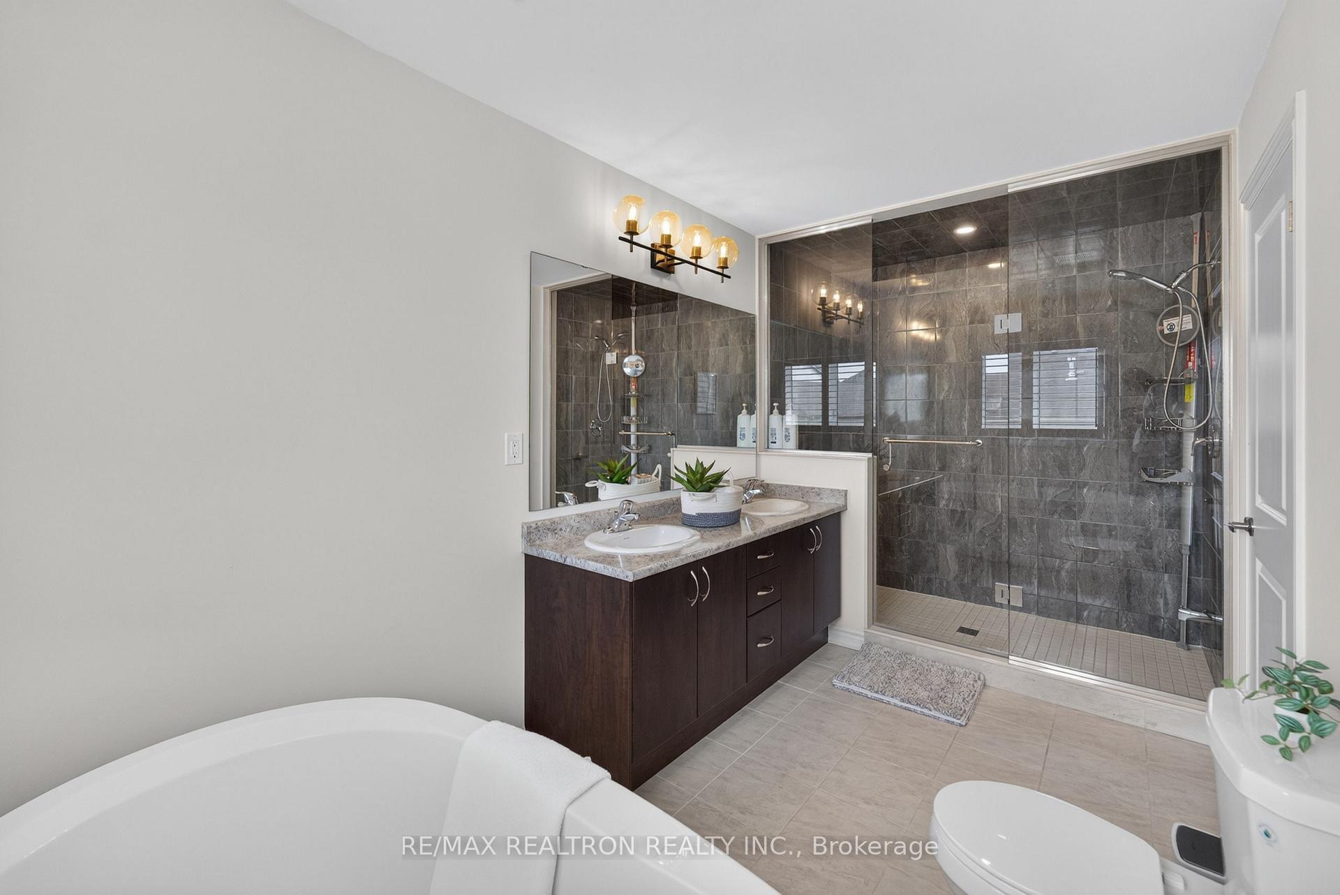 Photo 36 of 91 Hennessey Crescent, Kawartha Lakes, Lindsay — HOMEH