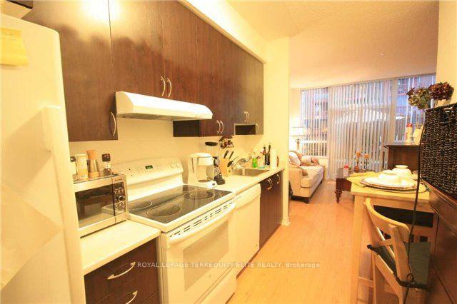 Photo 3 of Unit 110, 35 Saranac Boulevard, Toronto, Englemount-Lawrence — HOMEH