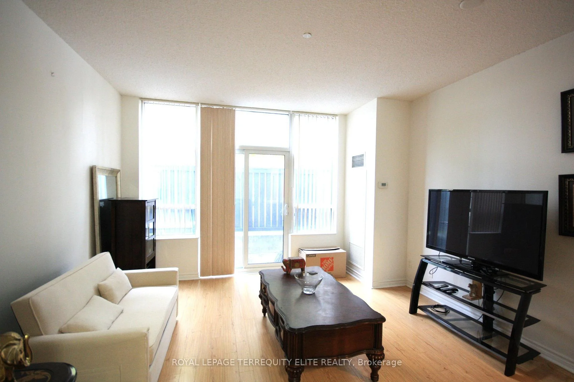 Photo 2 of Unit 110, 35 Saranac Boulevard, Toronto, Englemount-Lawrence — HOMEH