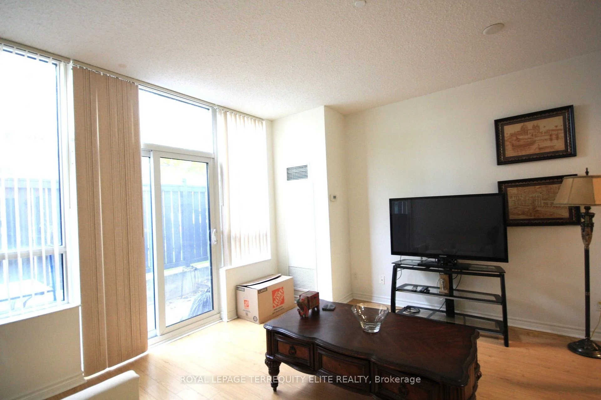 Photo 4 of Unit 110, 35 Saranac Boulevard, Toronto, Englemount-Lawrence — HOMEH