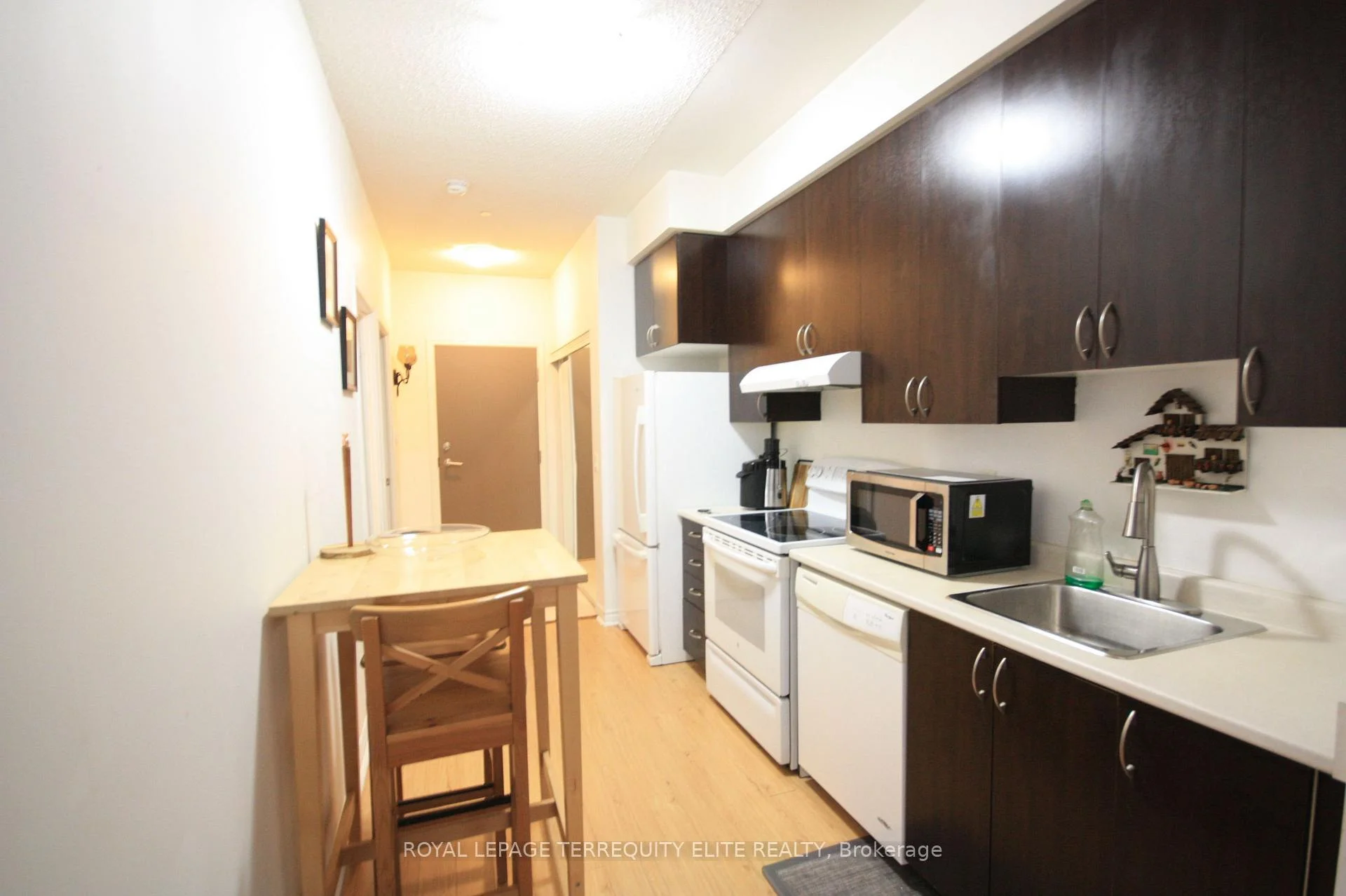 Photo 6 of Unit 110, 35 Saranac Boulevard, Toronto, Englemount-Lawrence — HOMEH