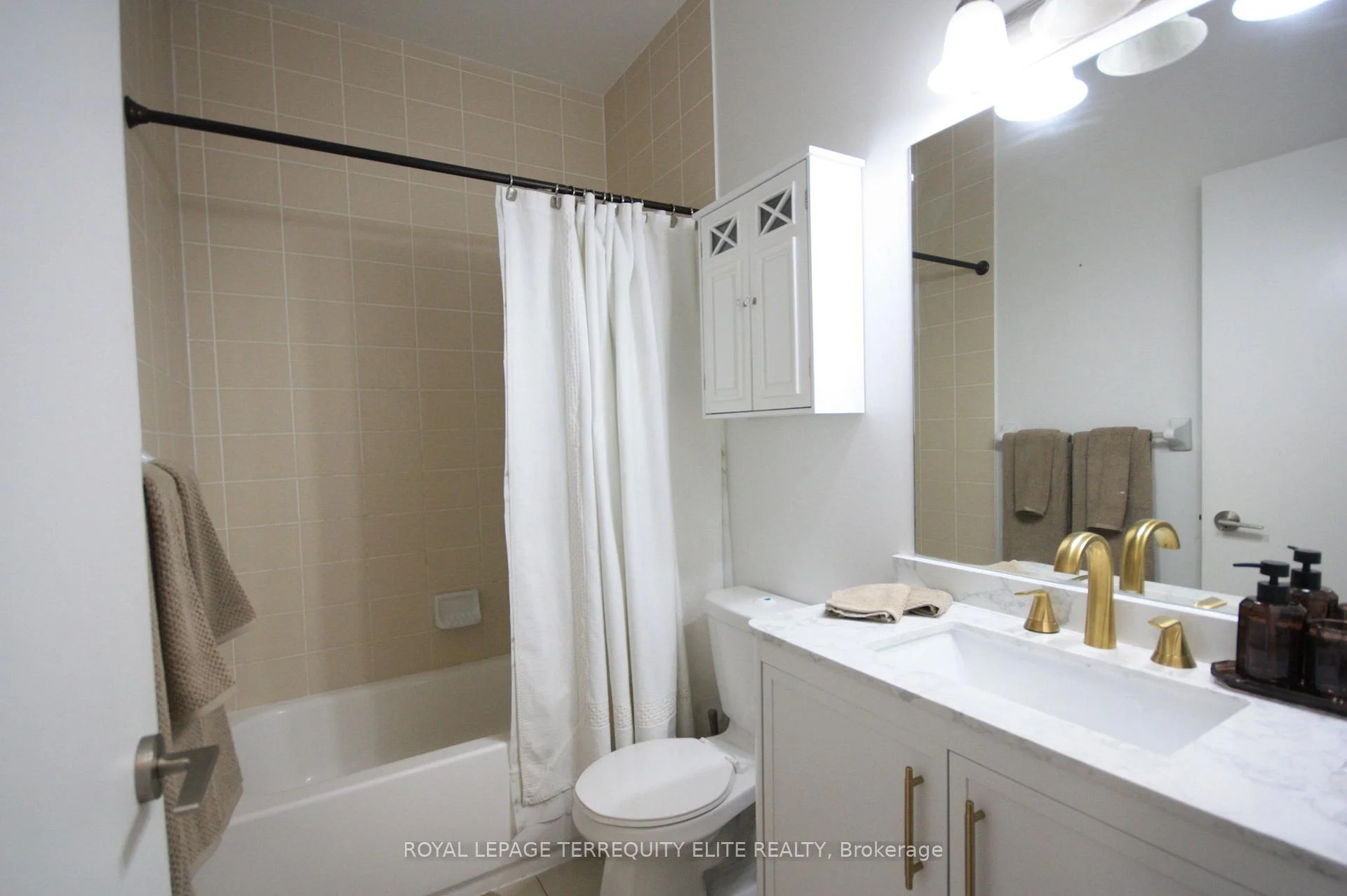 Photo 10 of Unit 110, 35 Saranac Boulevard, Toronto, Englemount-Lawrence — HOMEH