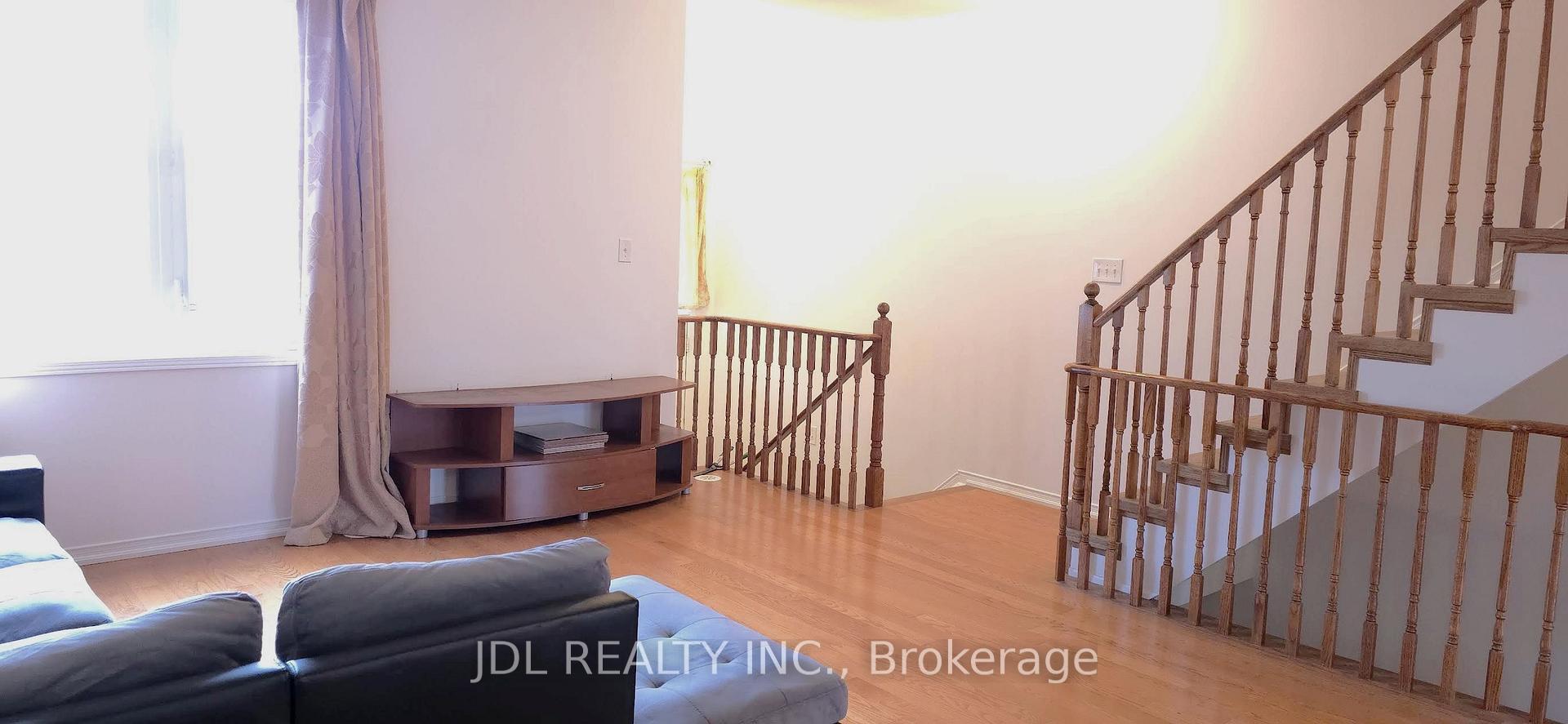 Photo 3 of 103 John Bell Crescent, Scarborough, Clairlea-Birchmount — HOMEH