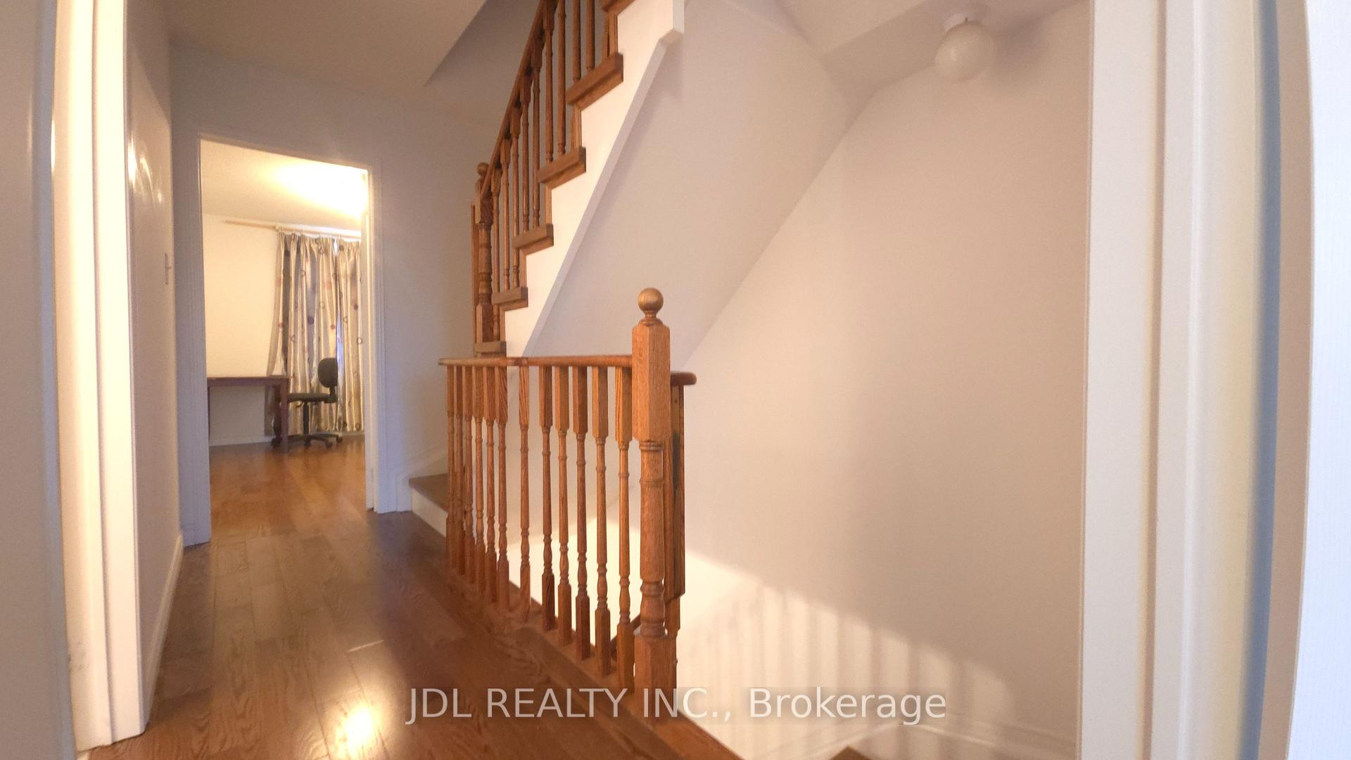 Photo 9 of 103 John Bell Crescent, Scarborough, Clairlea-Birchmount — HOMEH