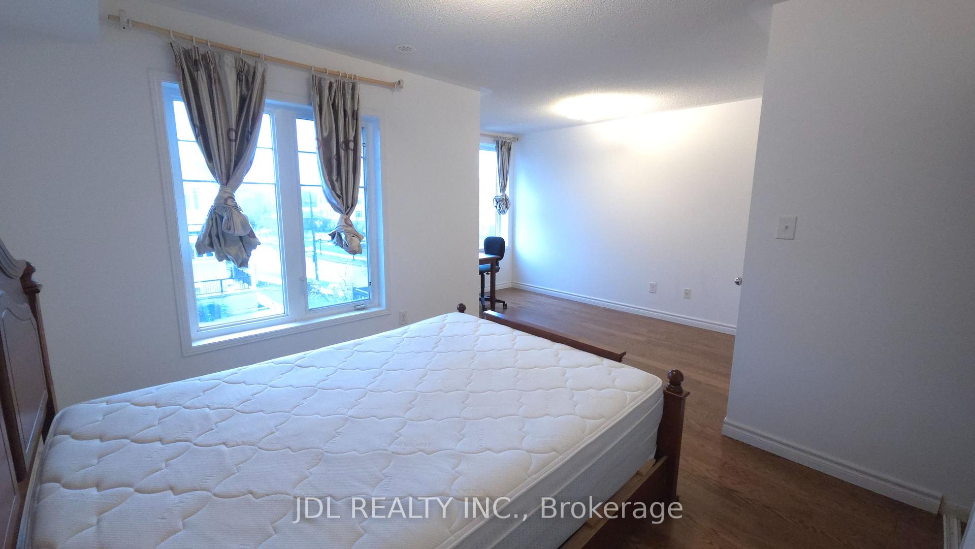 Photo 10 of 103 John Bell Crescent, Scarborough, Clairlea-Birchmount — HOMEH