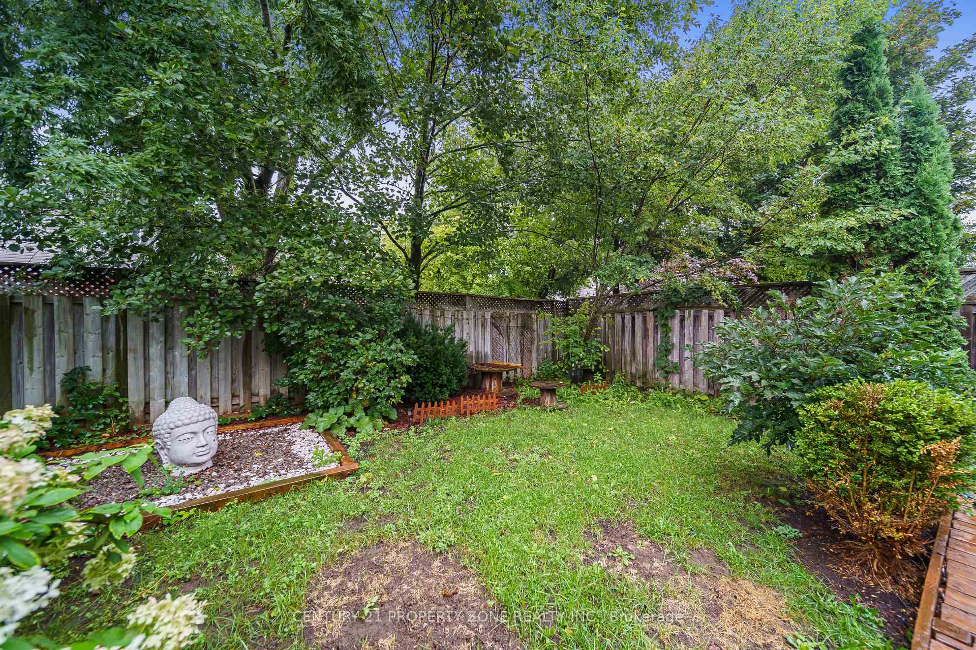Photo 8 of 643 Bonavista Drive, Waterloo, Lexington — HOMEH