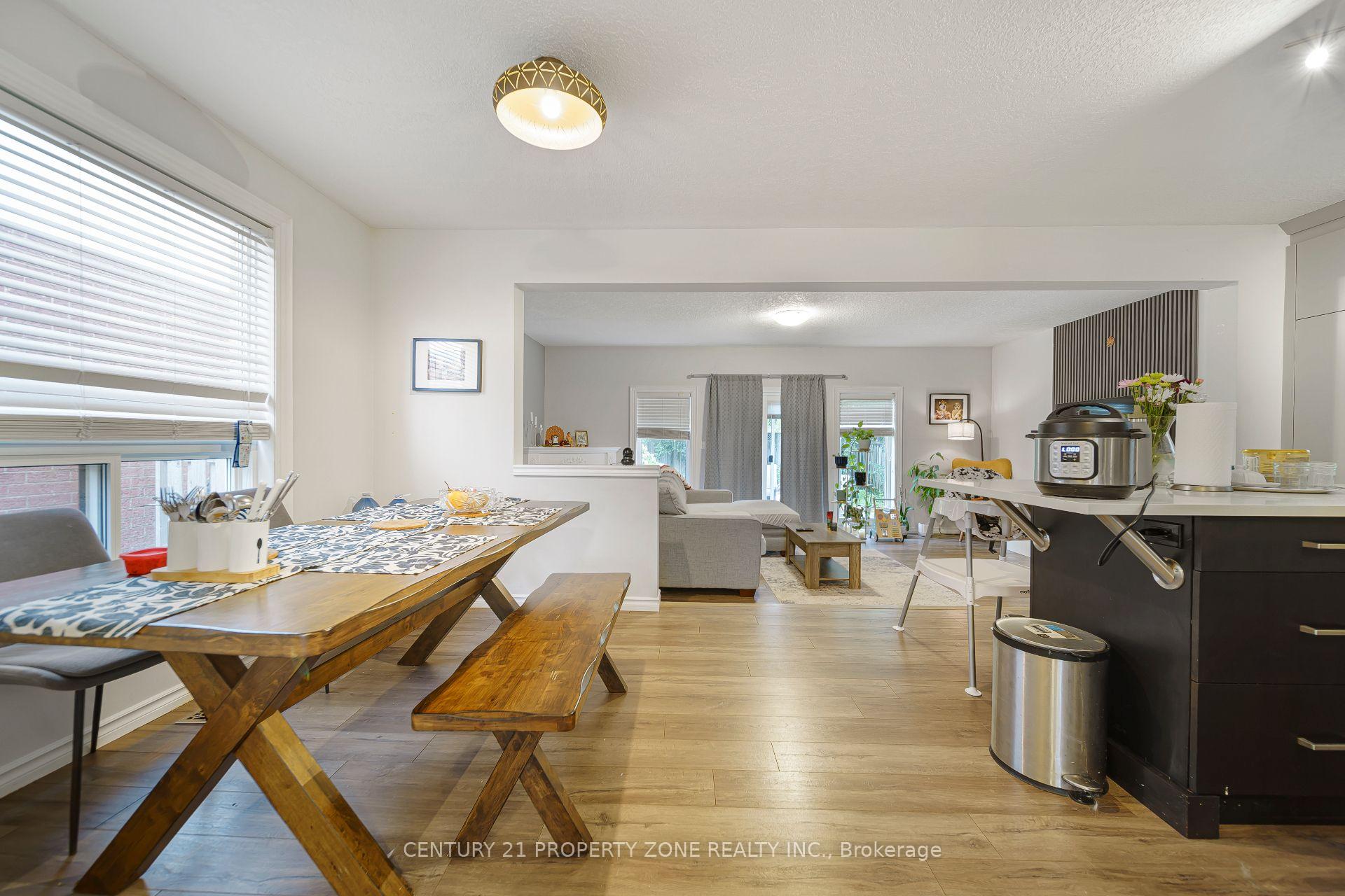 Photo 12 of 643 Bonavista Drive, Waterloo, Lexington — HOMEH
