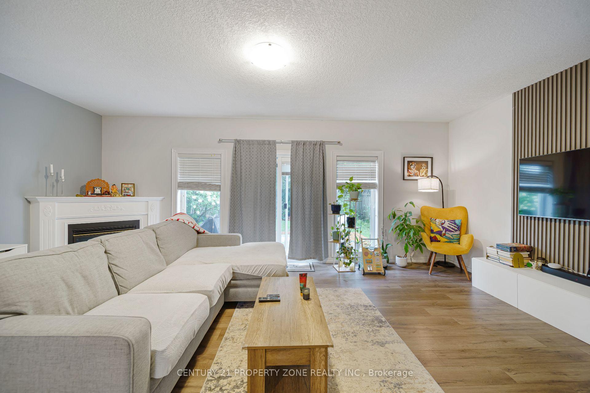 Photo 18 of 643 Bonavista Drive, Waterloo, Lexington — HOMEH