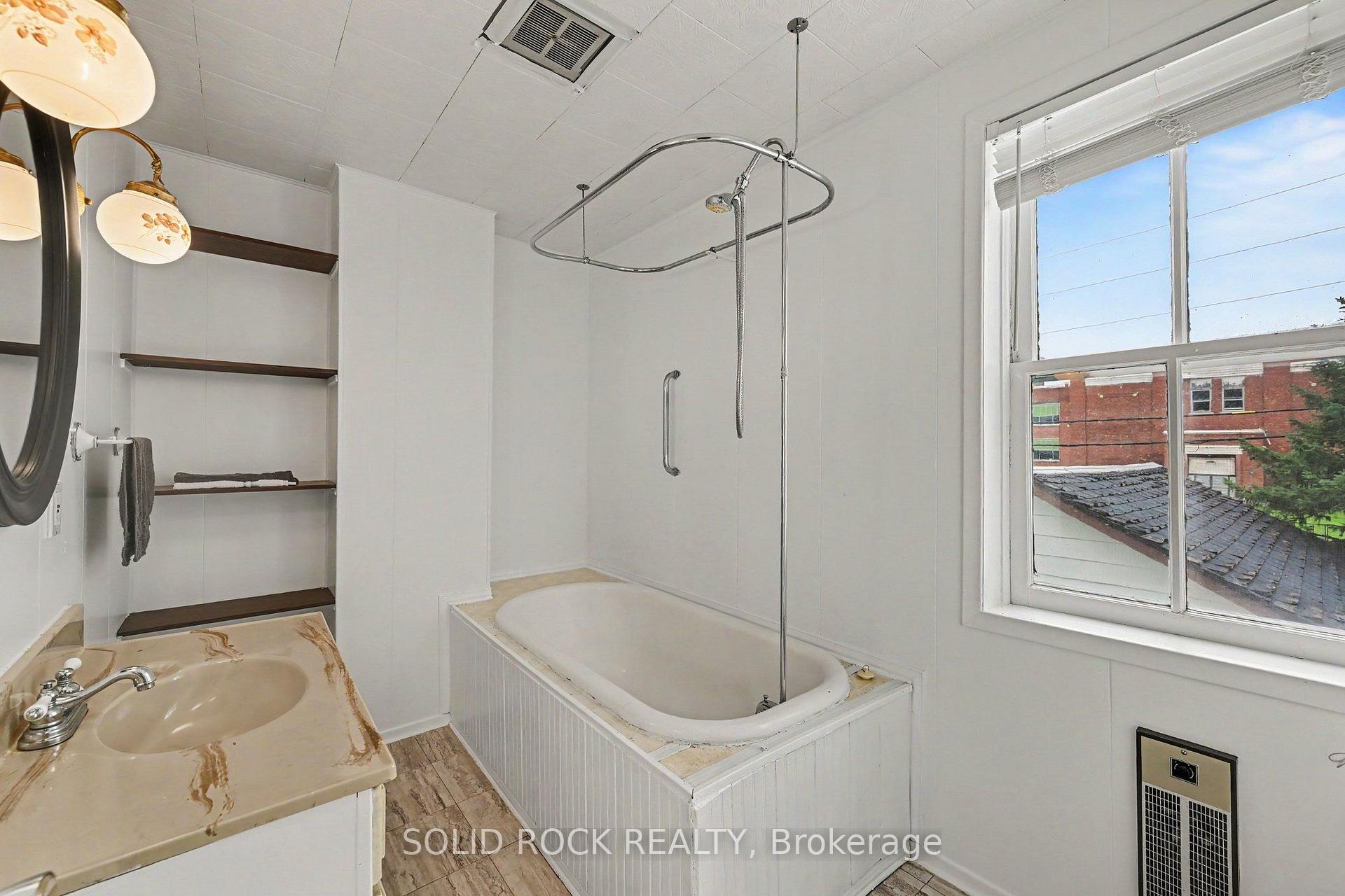 Photo 17 of 85 Renfrew Avenue W, Renfrew, Renfrew — HOMEH