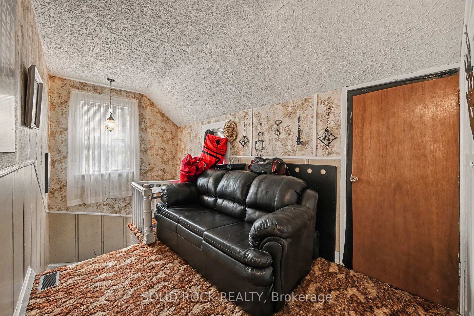Photo 35 of 85 Renfrew Avenue W, Renfrew, Renfrew — HOMEH