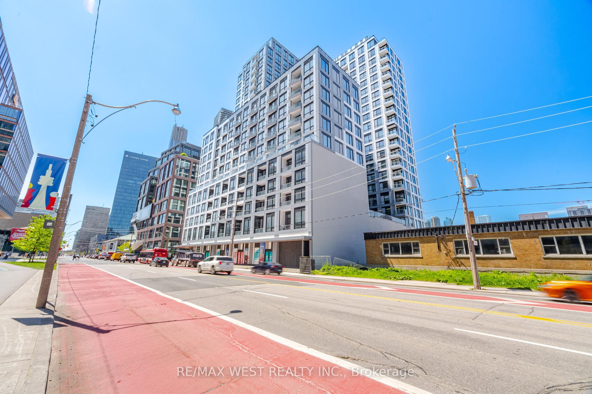 Front of Unit 701, 15 Richardson Street