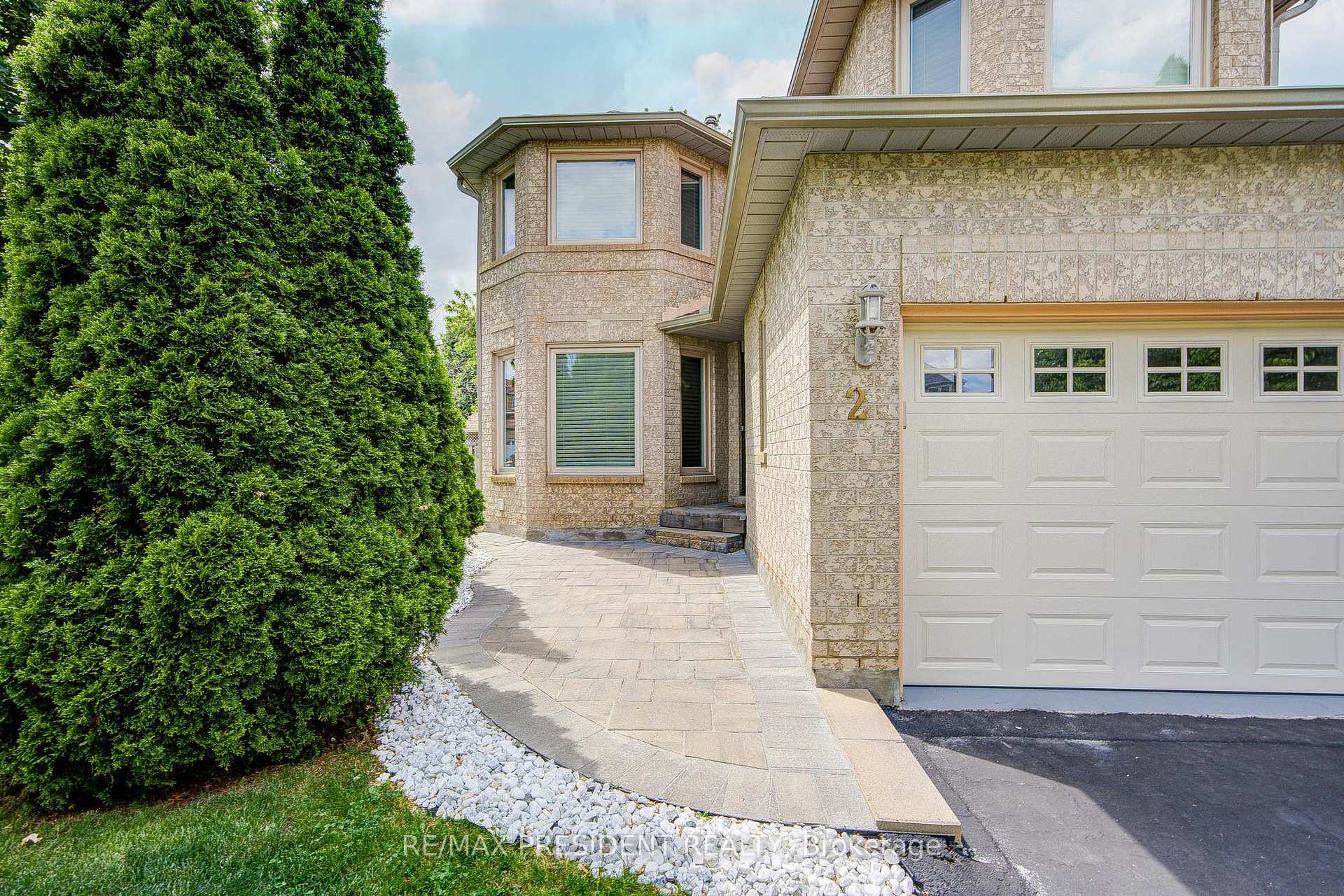 Photo 7 of 2 Banner Road, Brampton, Brampton West — HOMEH