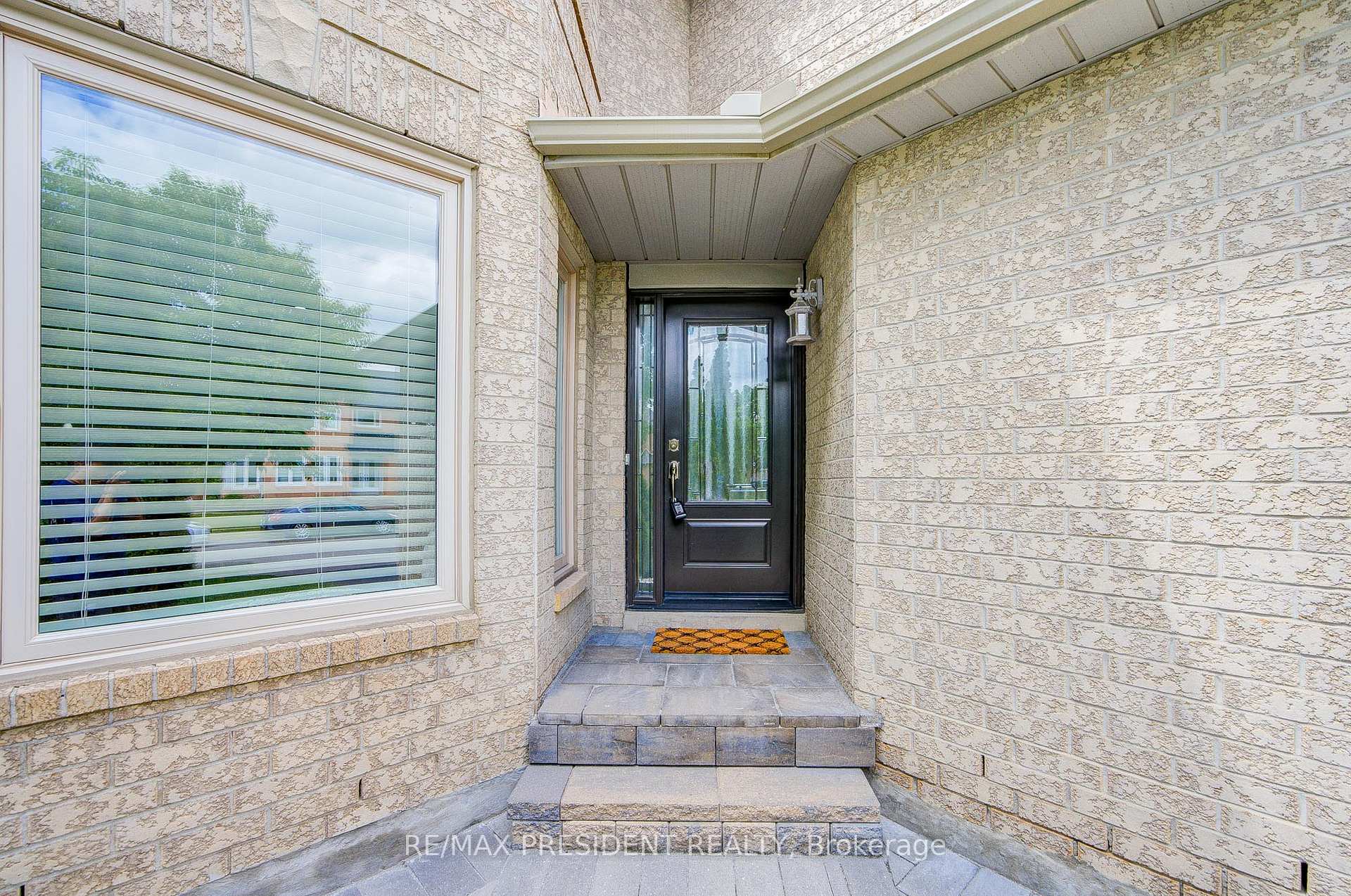 Photo 8 of 2 Banner Road, Brampton, Brampton West — HOMEH