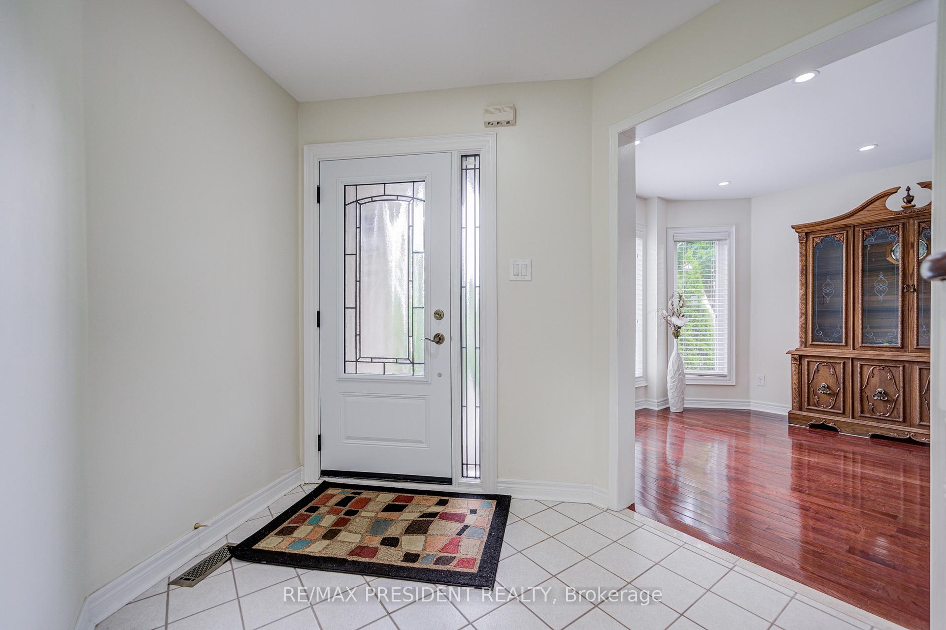 Photo 9 of 2 Banner Road, Brampton, Brampton West — HOMEH