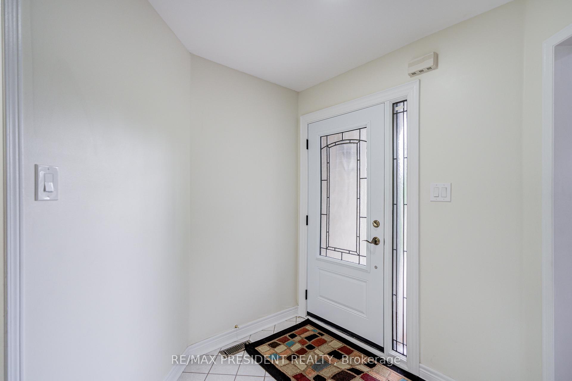 Photo 10 of 2 Banner Road, Brampton, Brampton West — HOMEH