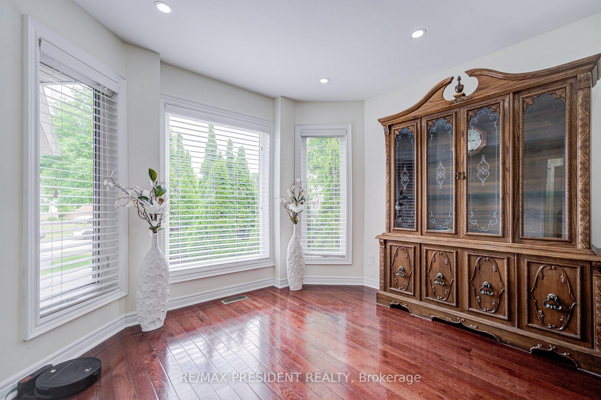 Photo 16 of 2 Banner Road, Brampton, Brampton West — HOMEH