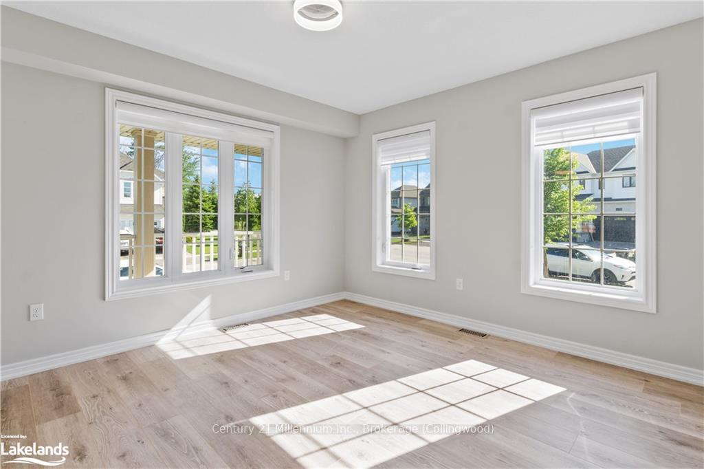 Photo 10 of 6 Mckean Crescent, Collingwood — HOMEH