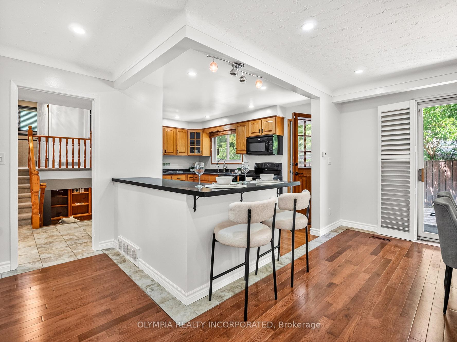 Photo 6 of 4124 Preston Avenue, Niagara Falls, Ascot — HOMEH