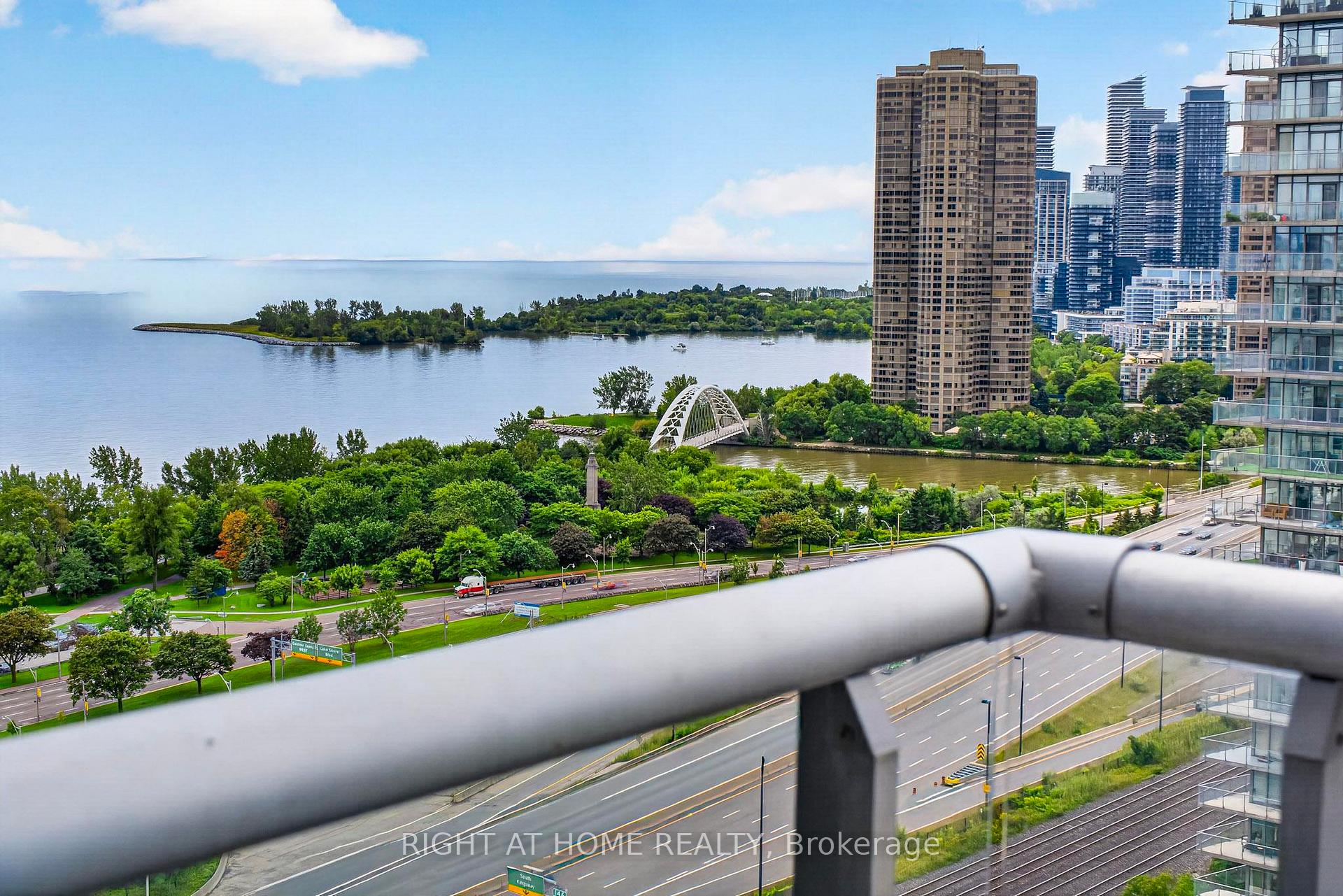 Photo 4 of Unit 2201, 15 Windermere Avenue, Toronto, High Park-Swansea — HOMEH